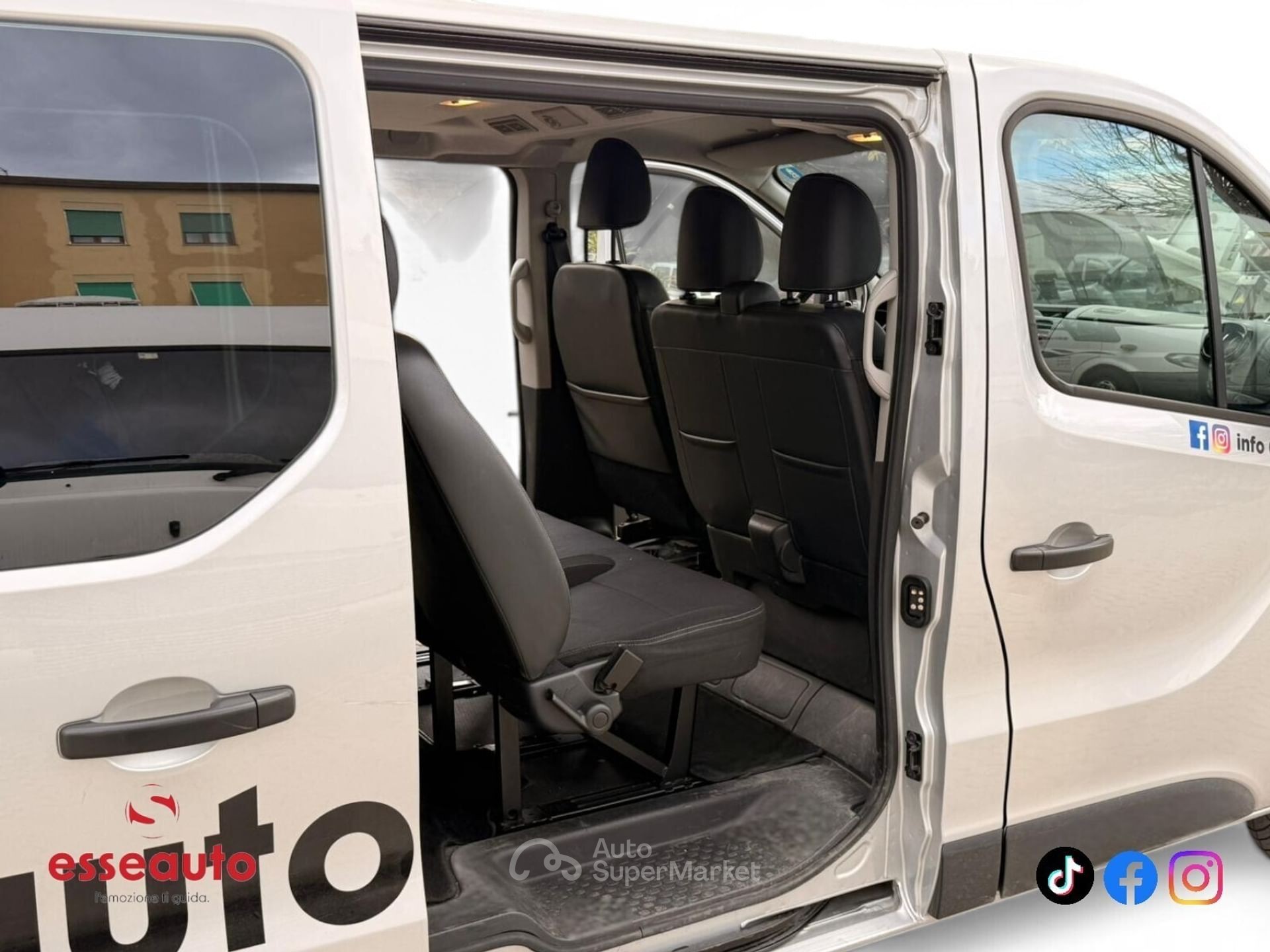 Nissan NV300