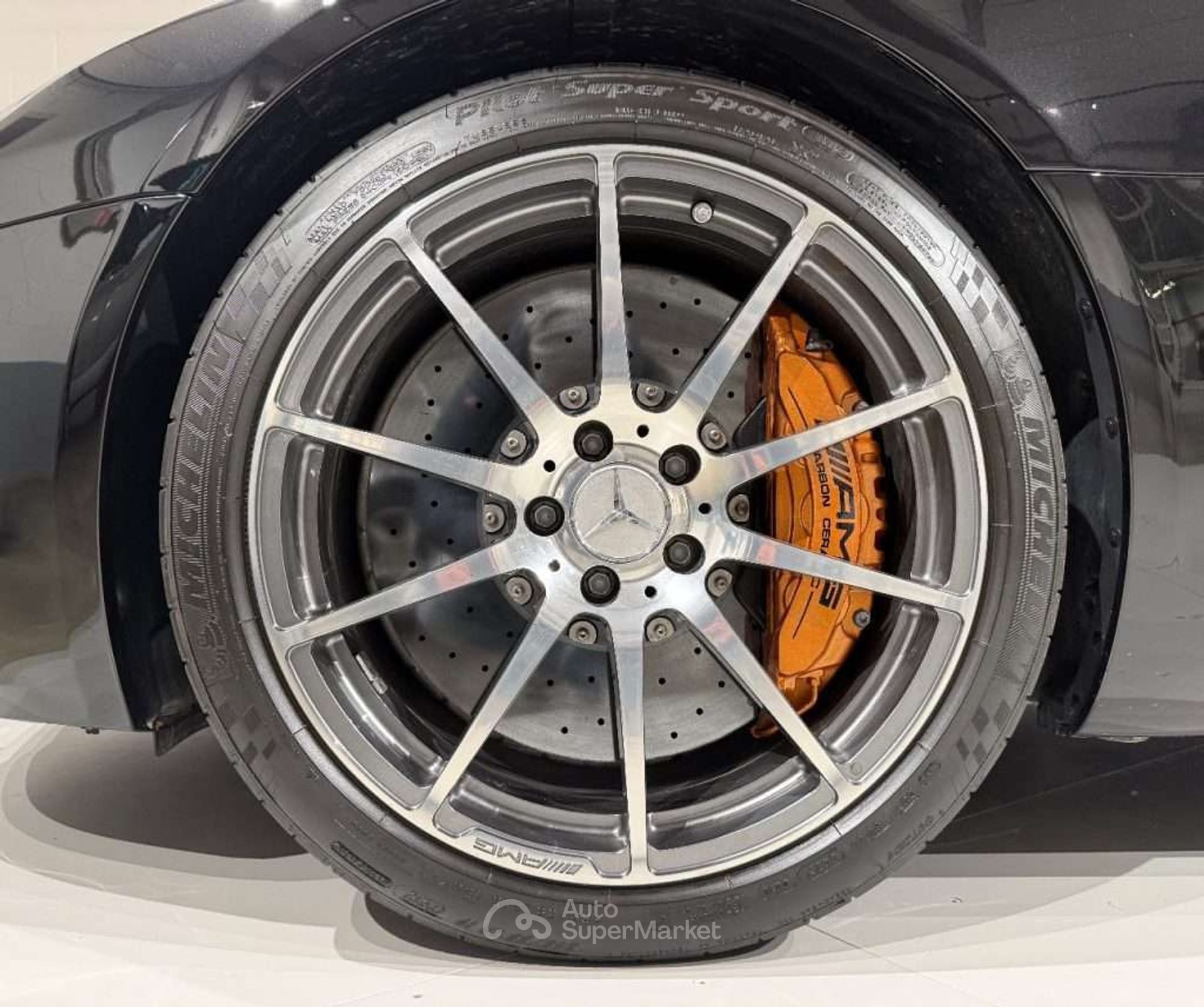 Mercedes-Benz SLS