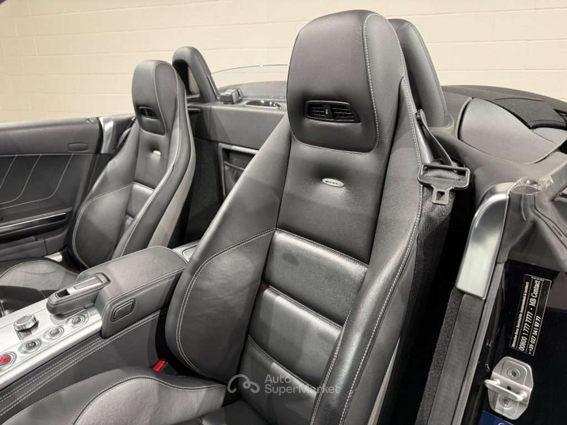 Mercedes-Benz SLS