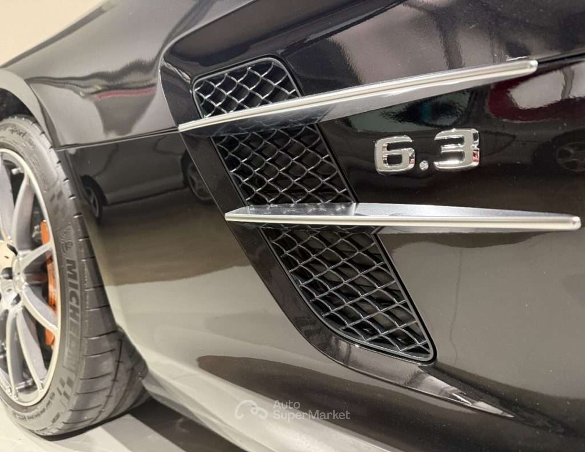 Mercedes-Benz SLS