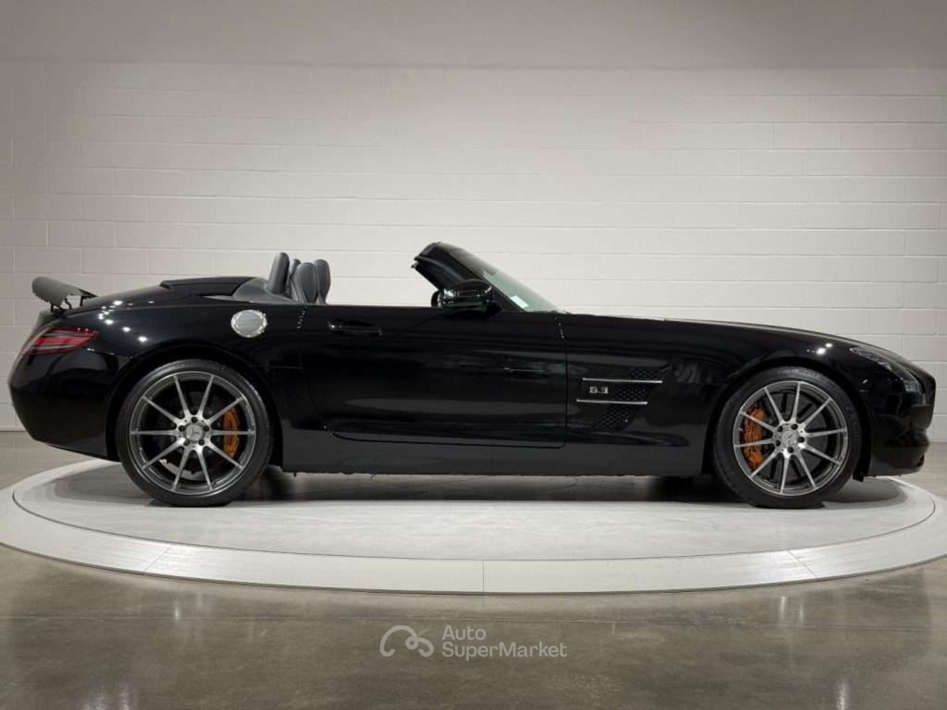 Mercedes-Benz SLS