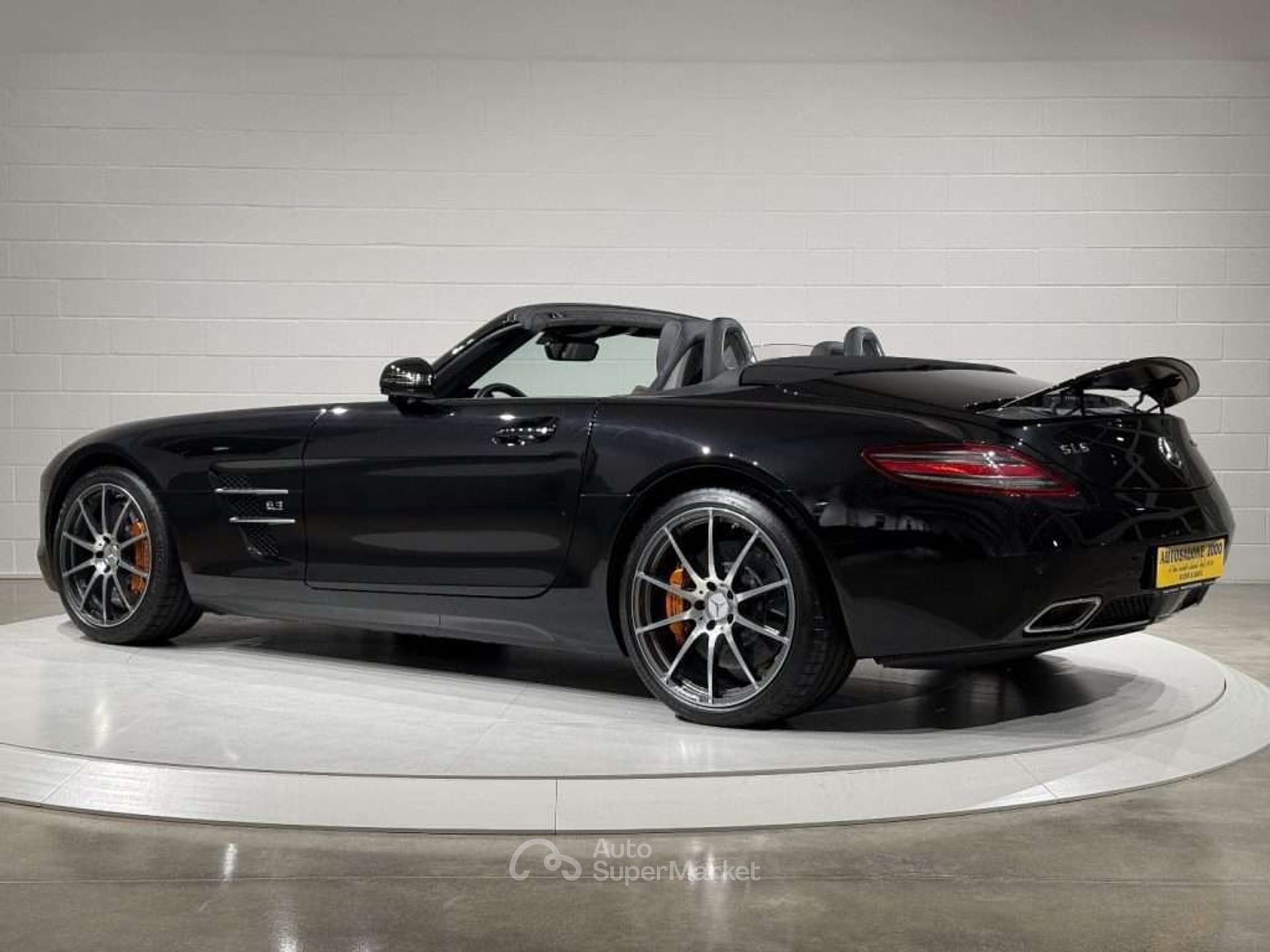 Mercedes-Benz SLS