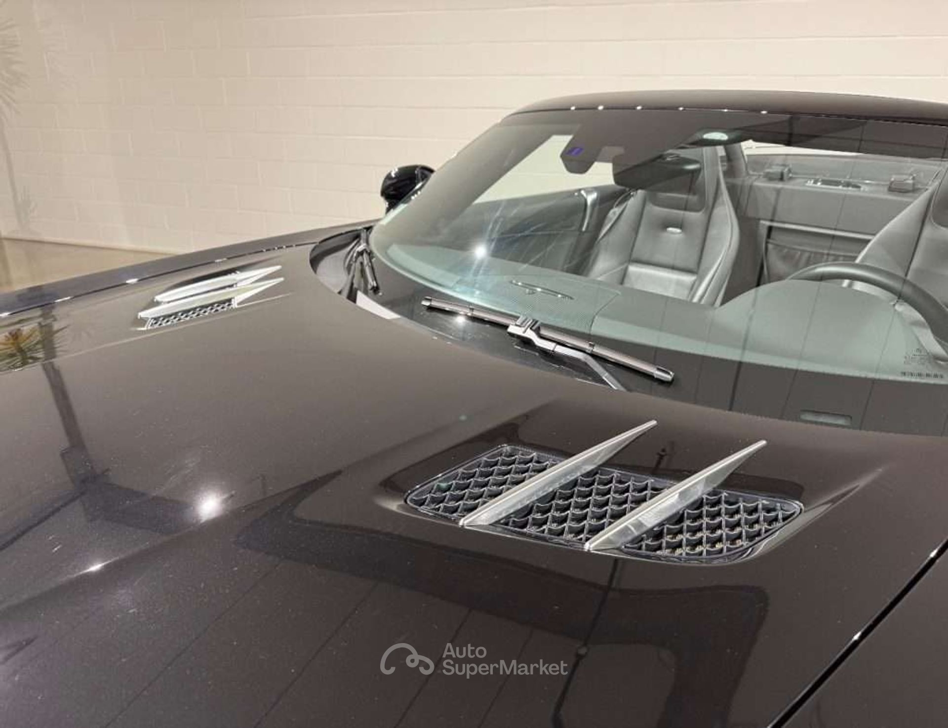 Mercedes-Benz SLS