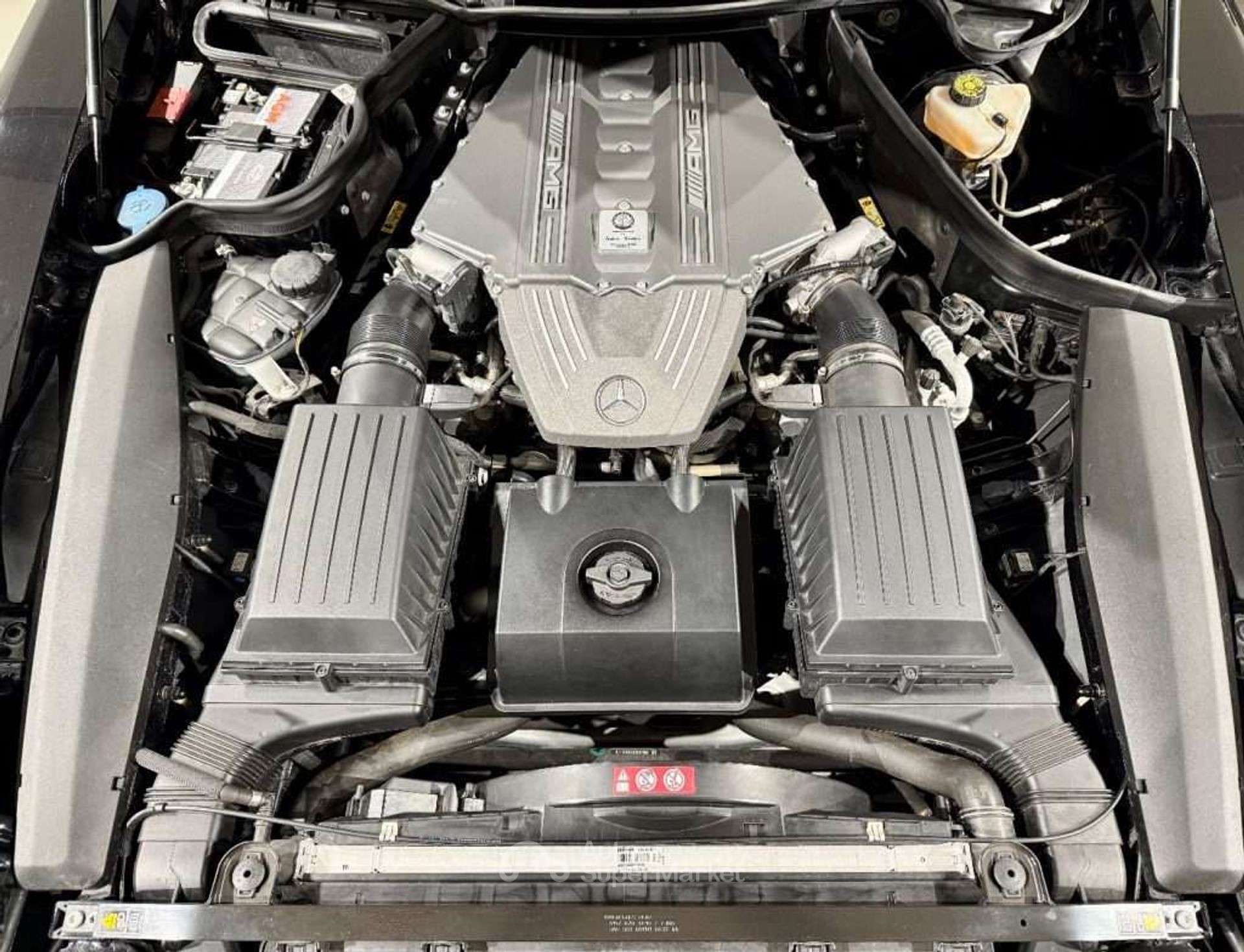 Mercedes-Benz SLS