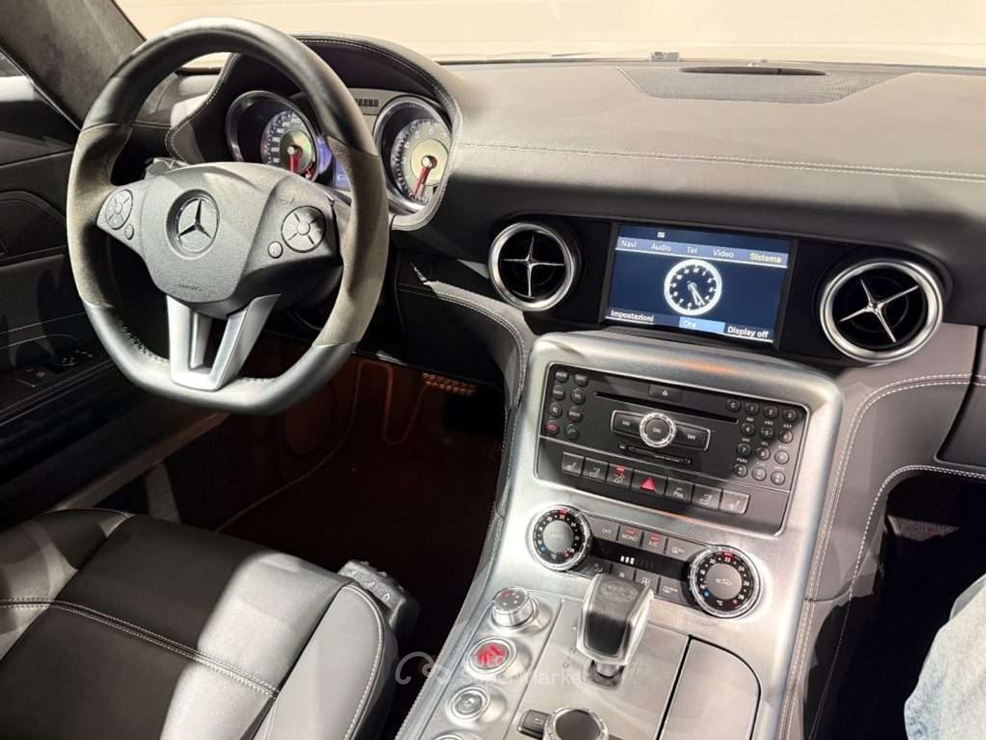 Mercedes-Benz SLS