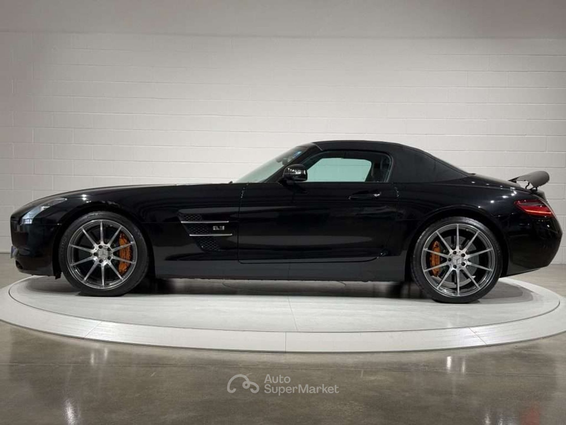 Mercedes-Benz SLS