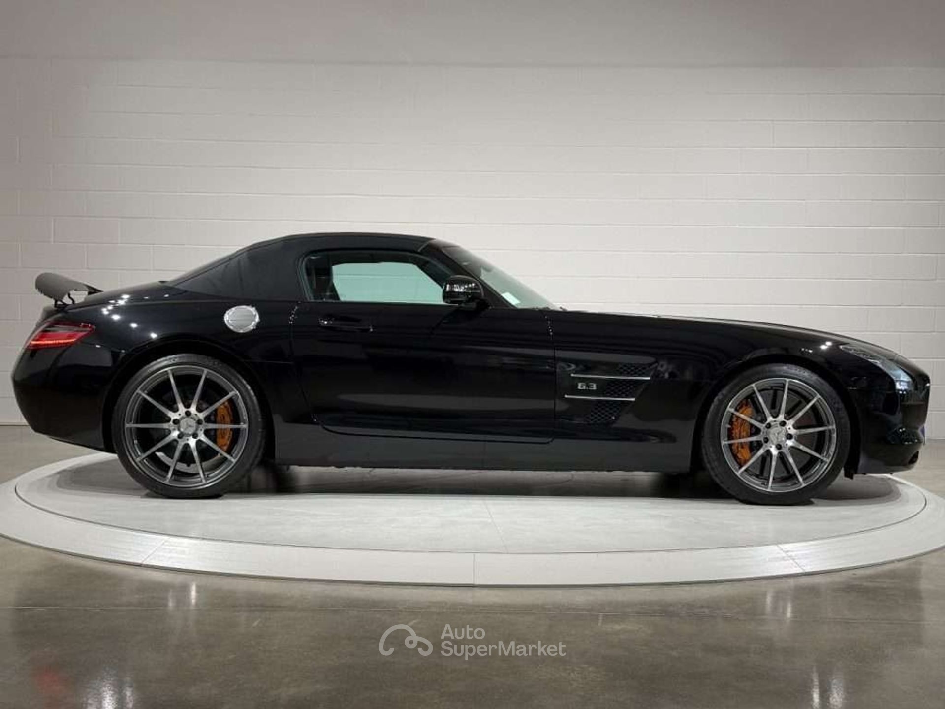 Mercedes-Benz SLS