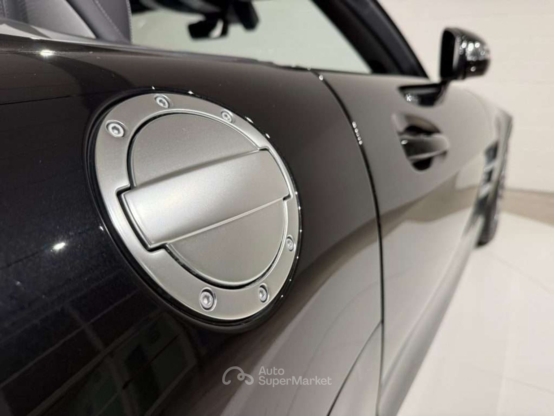 Mercedes-Benz SLS