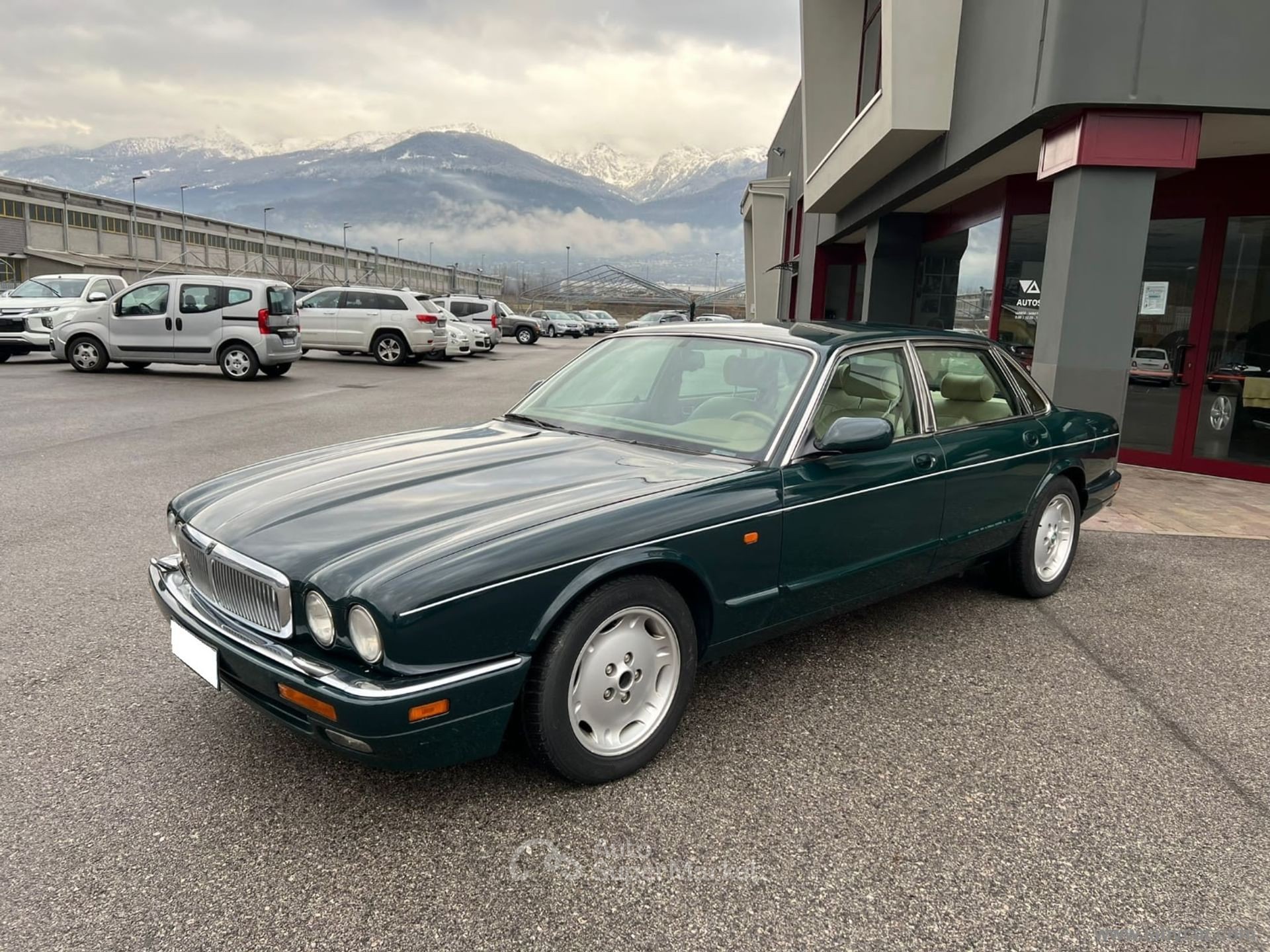 Jaguar XJ