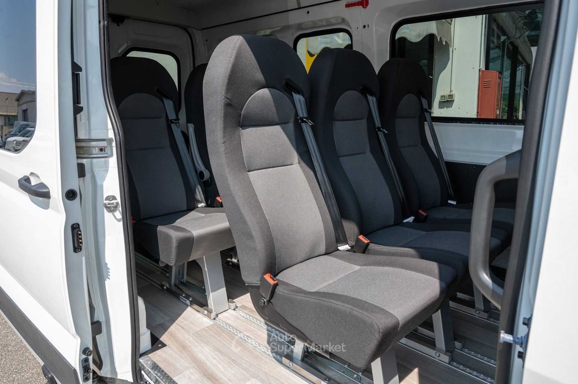 Maxus Deliver9