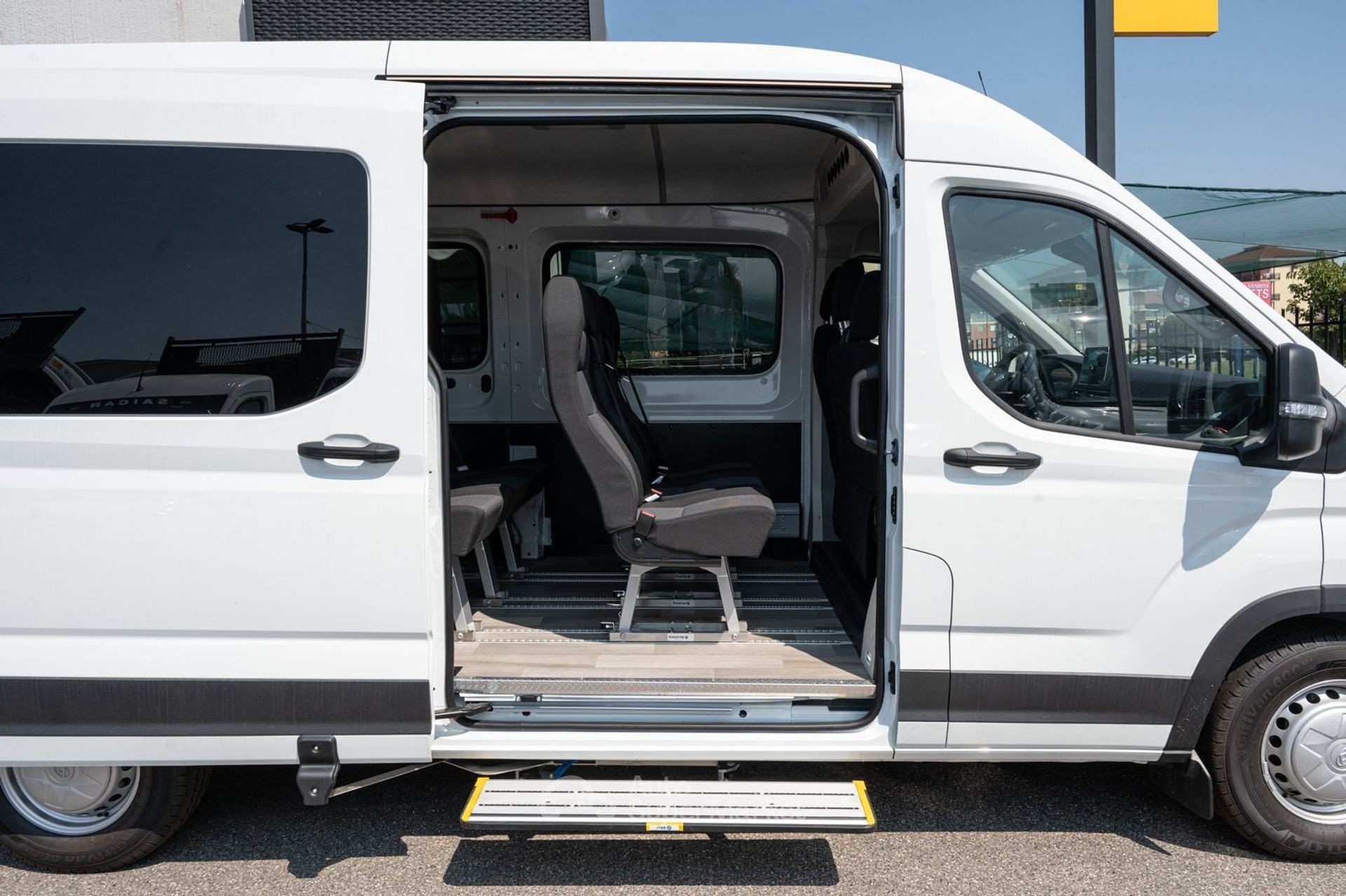 Maxus Deliver9