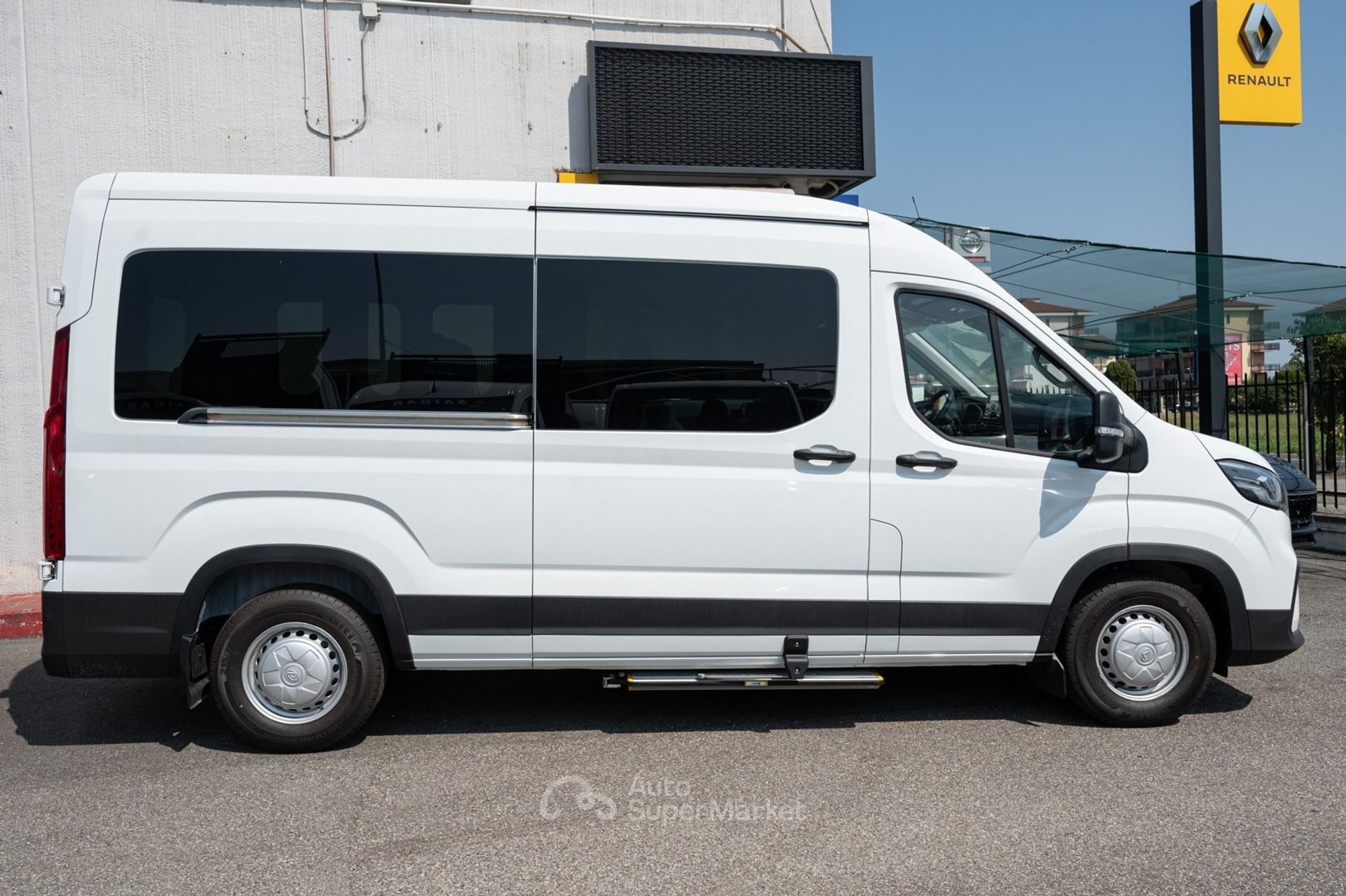 Maxus Deliver9