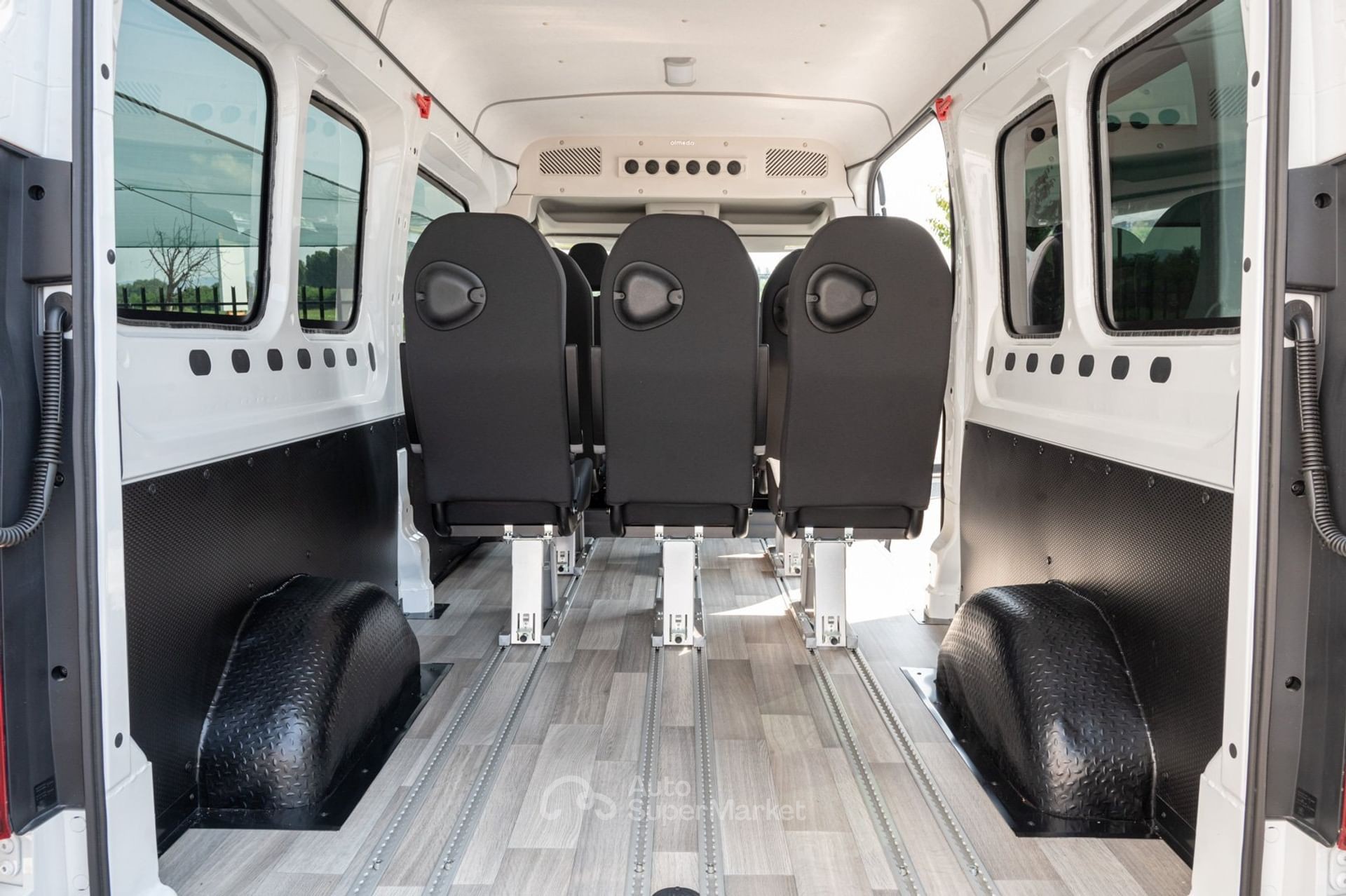 Maxus Deliver9