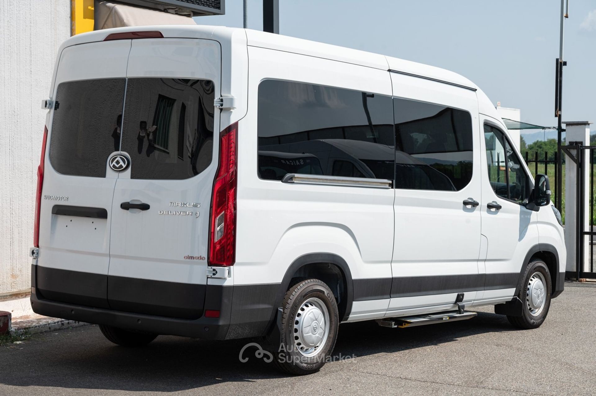 Maxus Deliver9