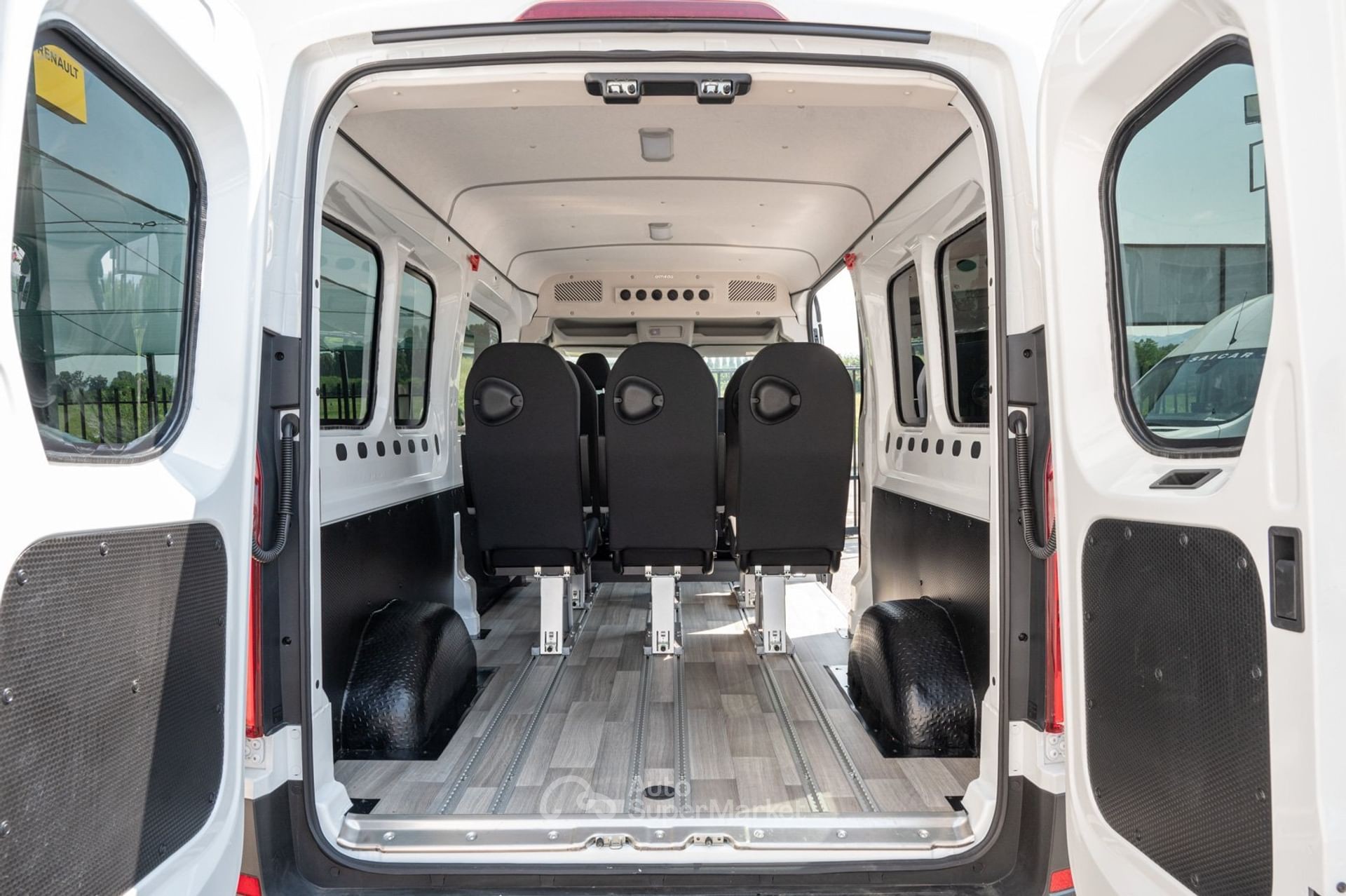 Maxus Deliver9