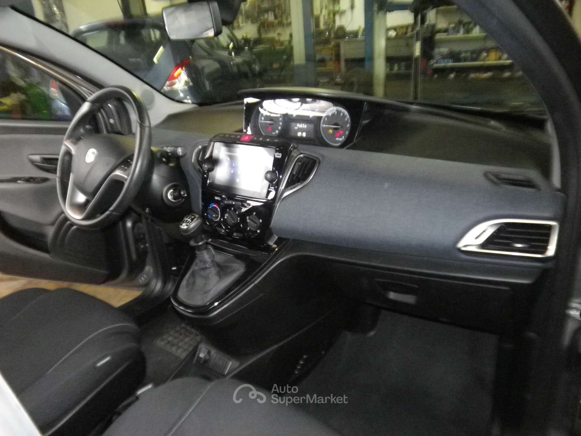 Lancia Ypsilon