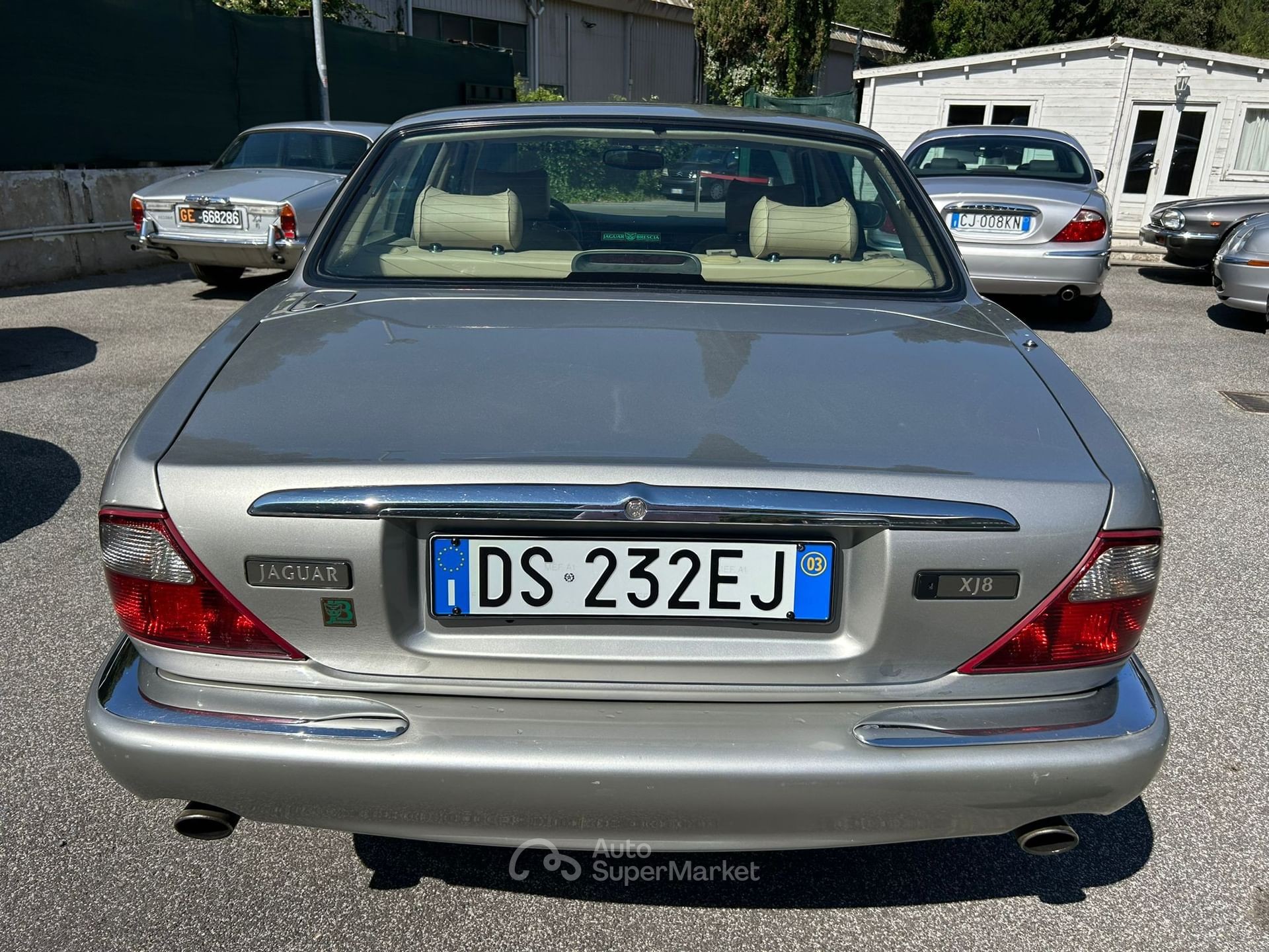 Jaguar XJ