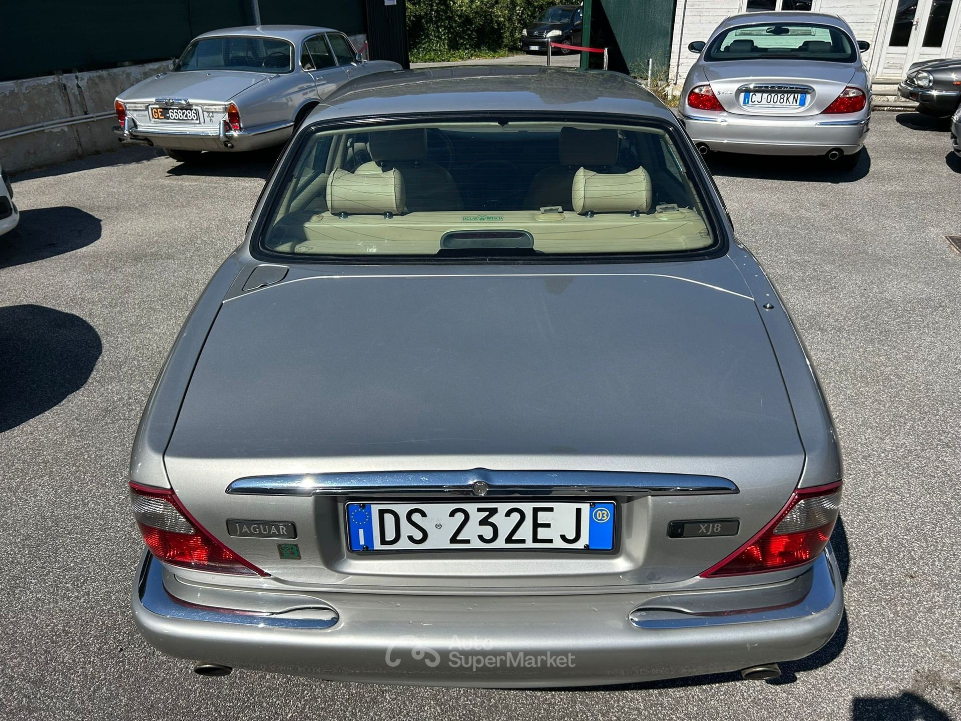 Jaguar XJ