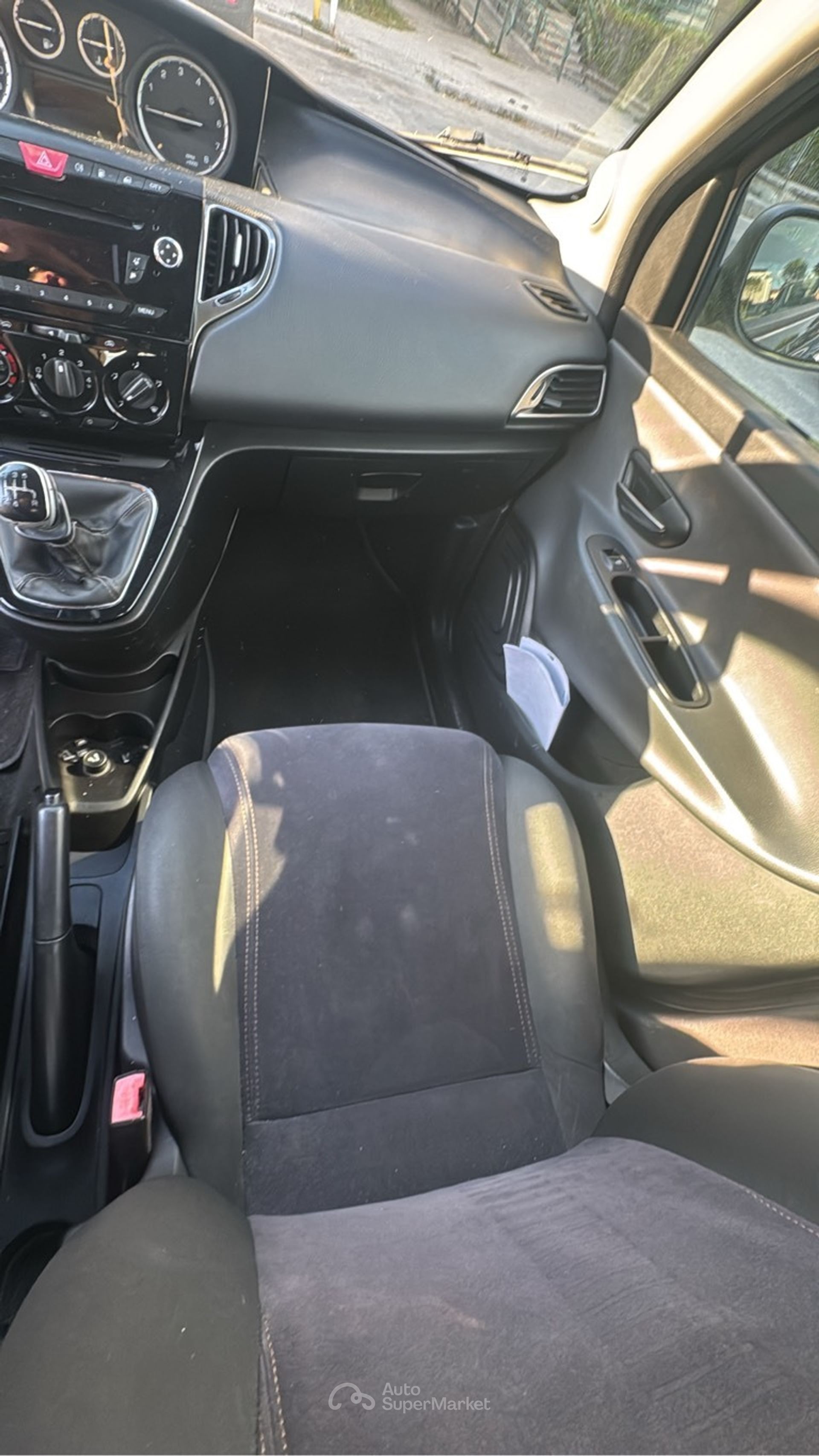 Lancia Ypsilon