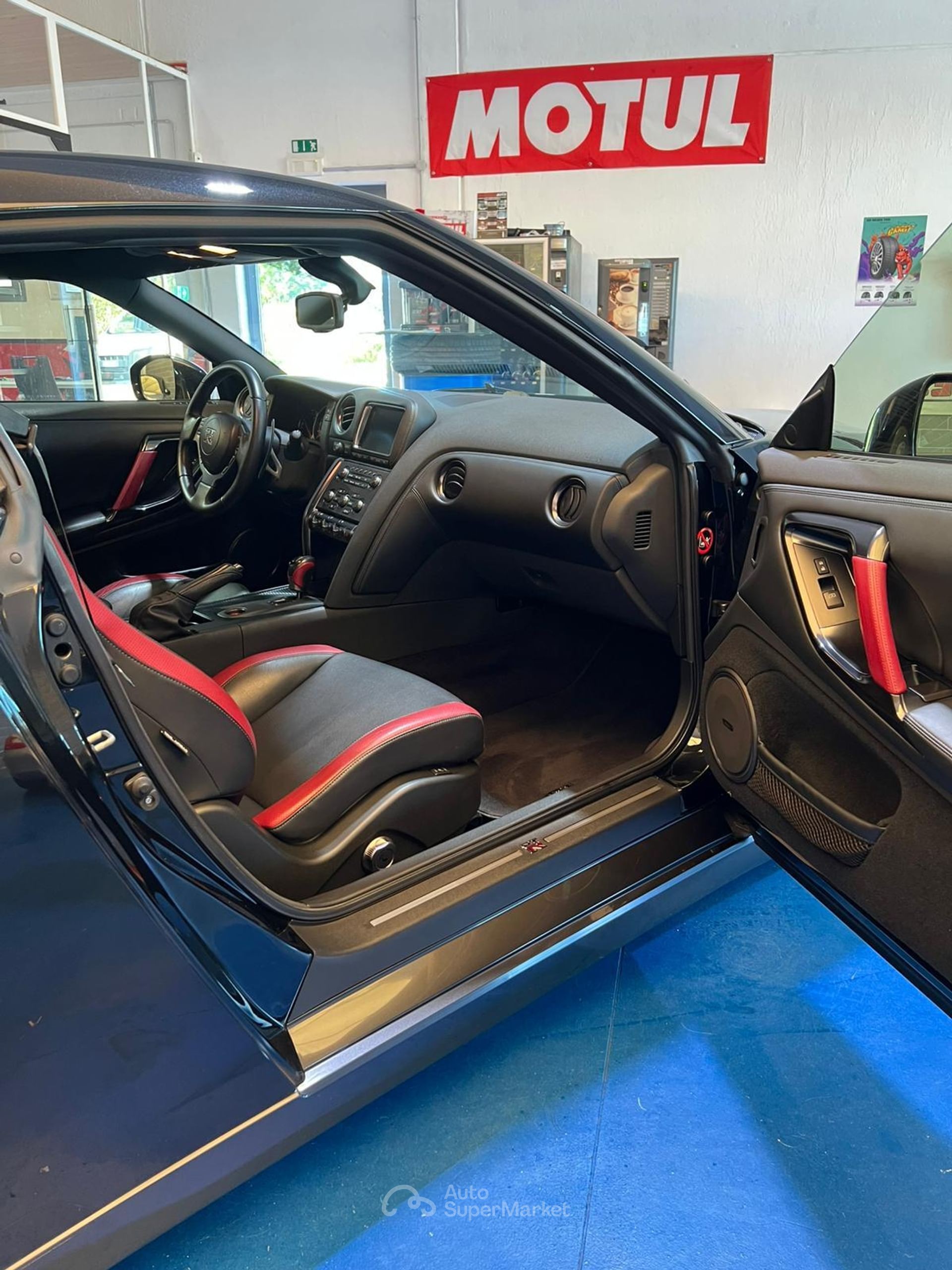 Nissan GT-R