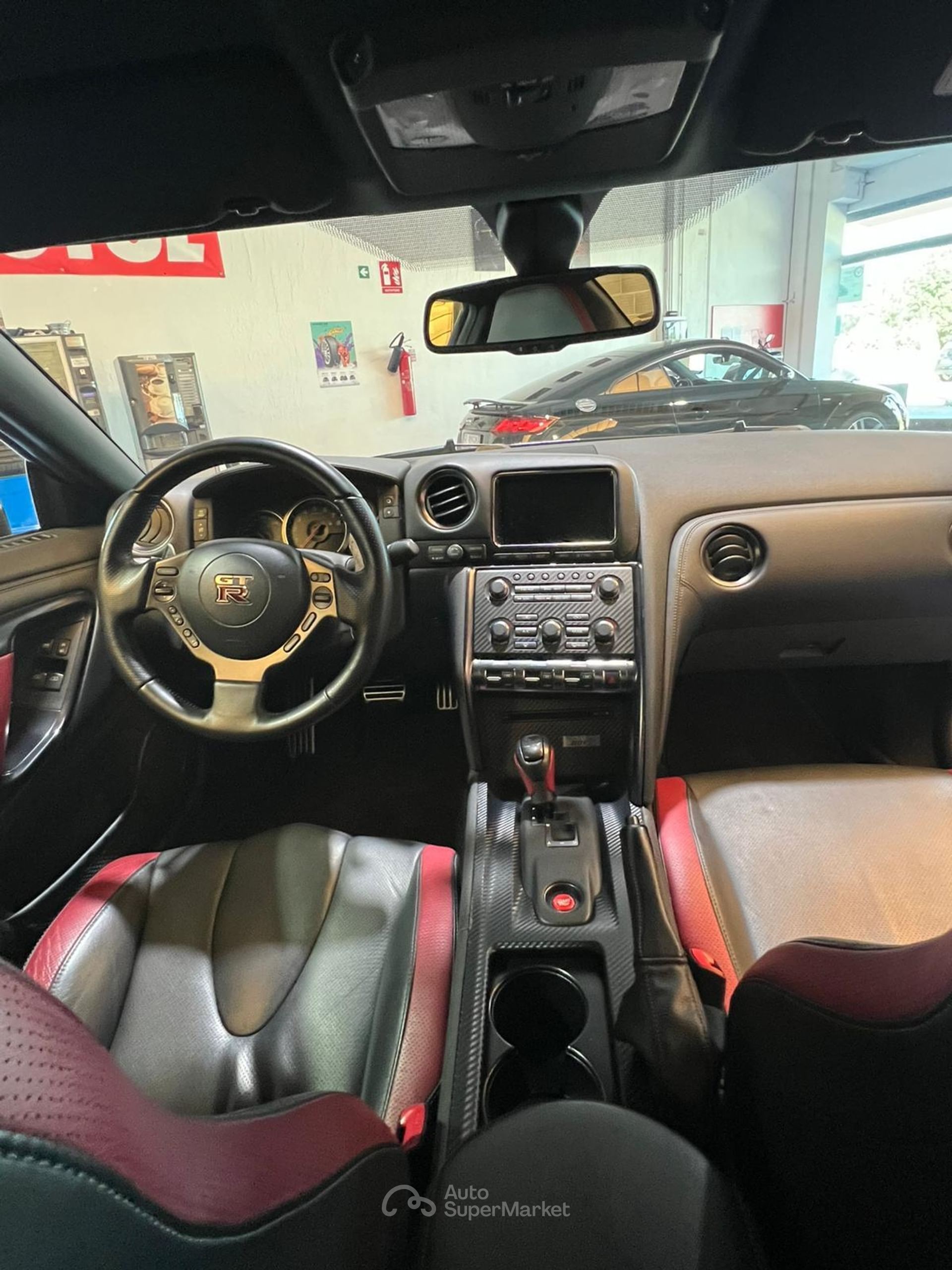 Nissan GT-R