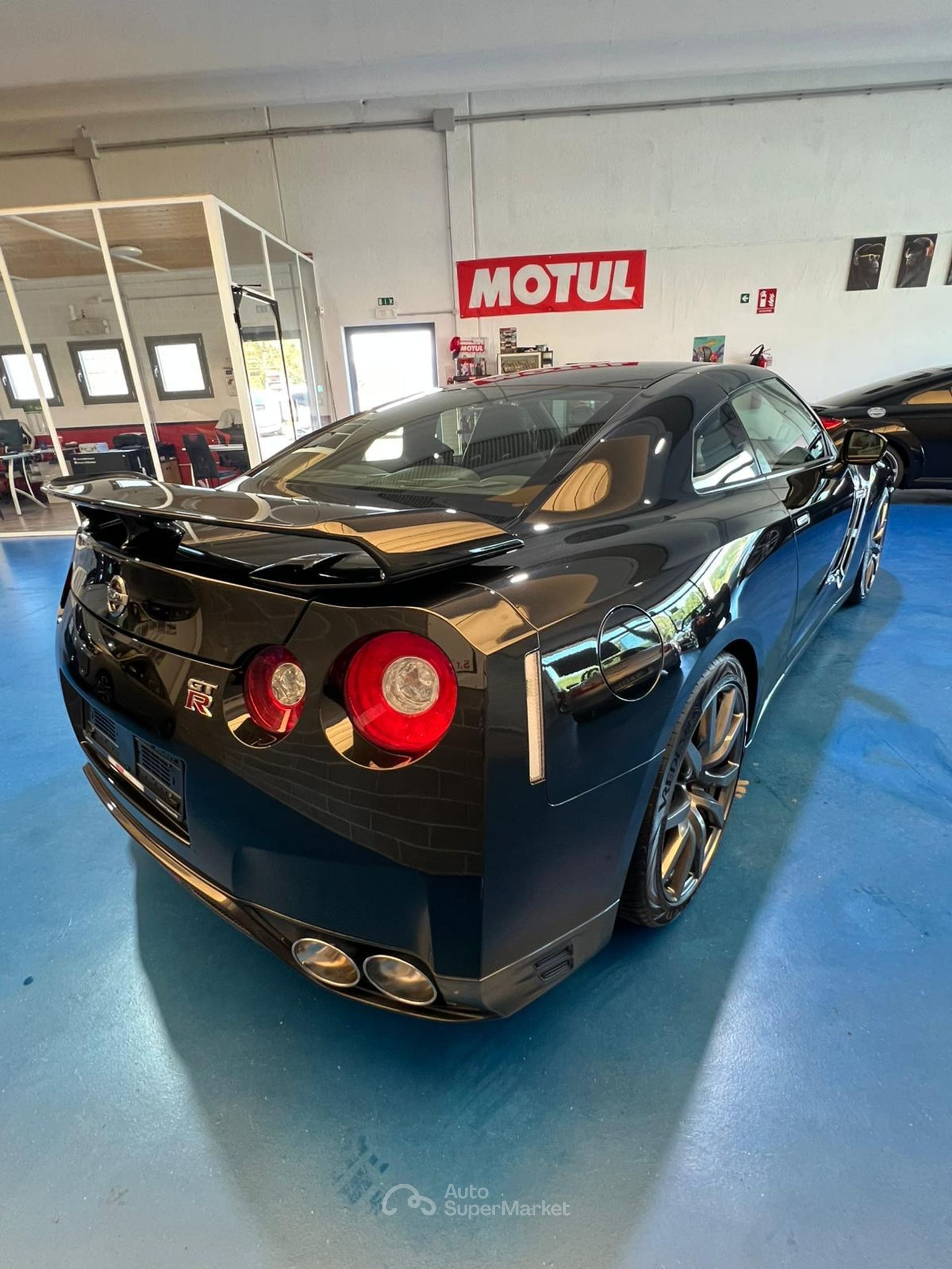 Nissan GT-R