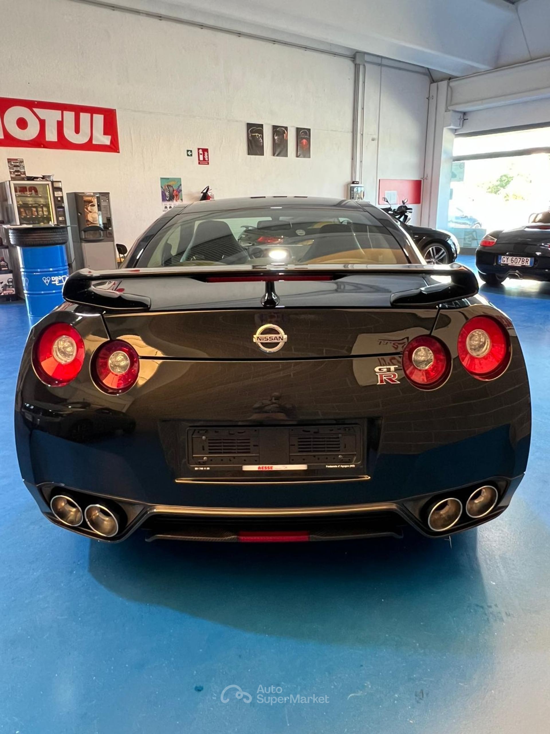Nissan GT-R