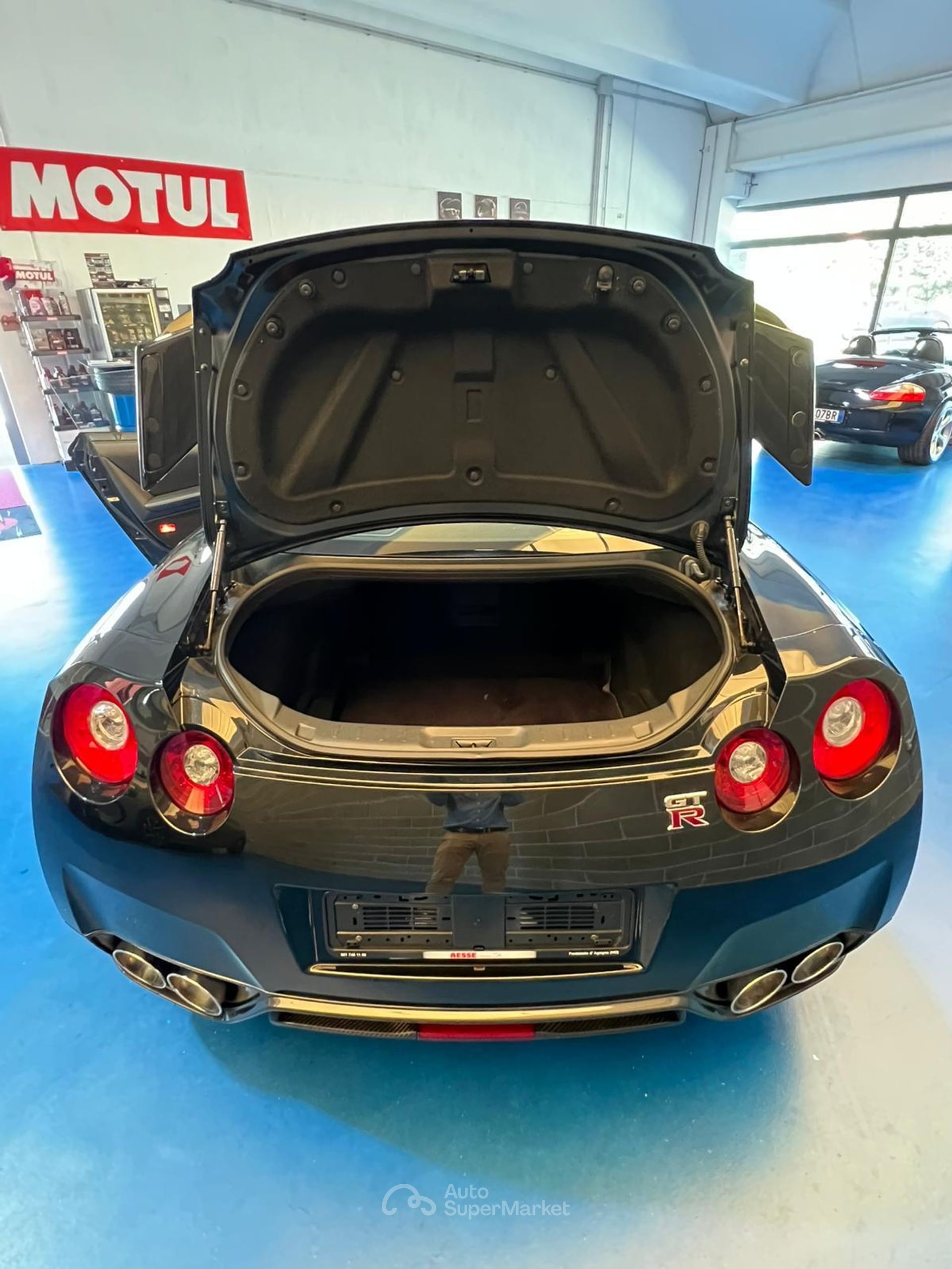 Nissan GT-R