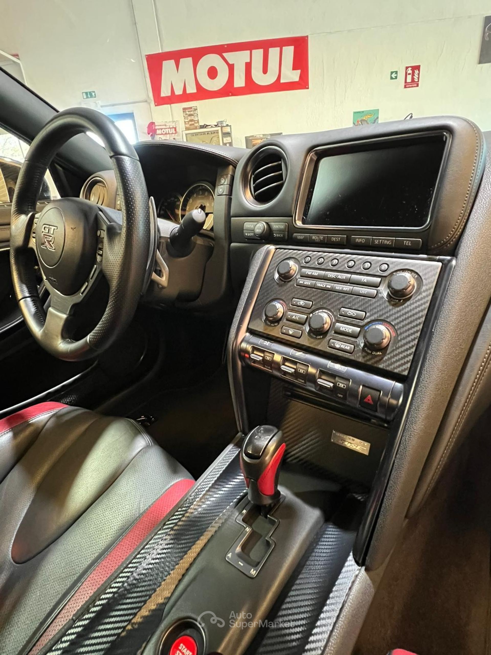 Nissan GT-R