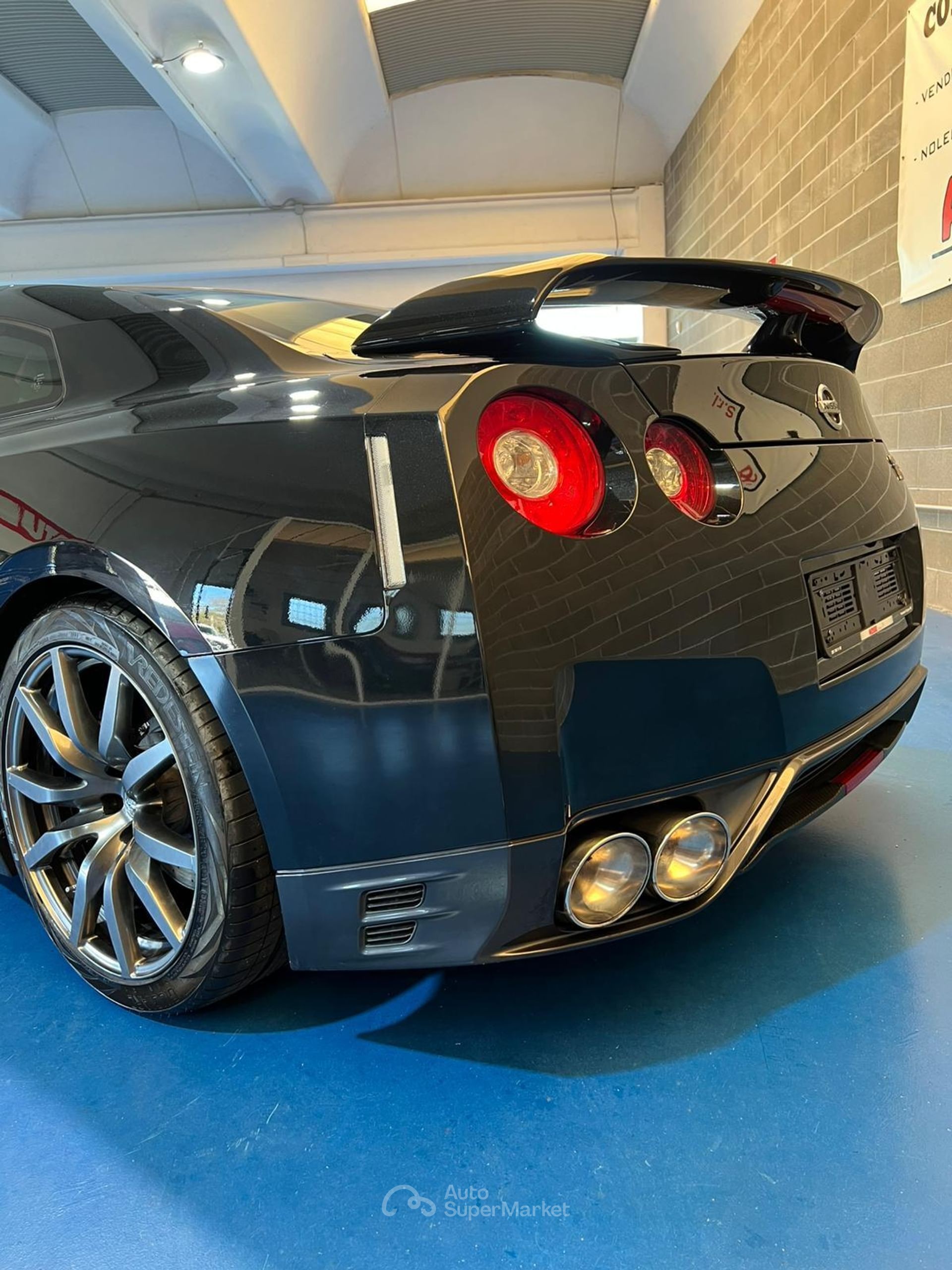 Nissan GT-R