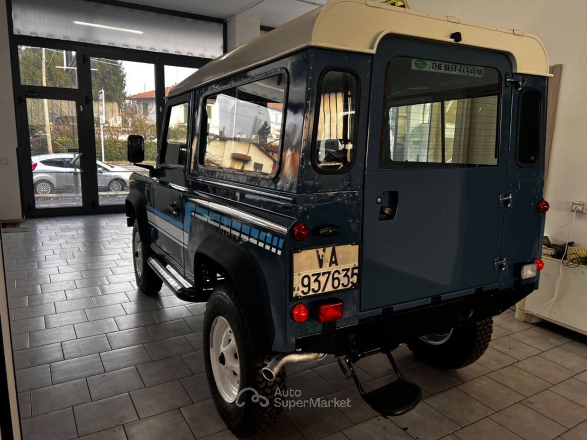 Land Rover Defender