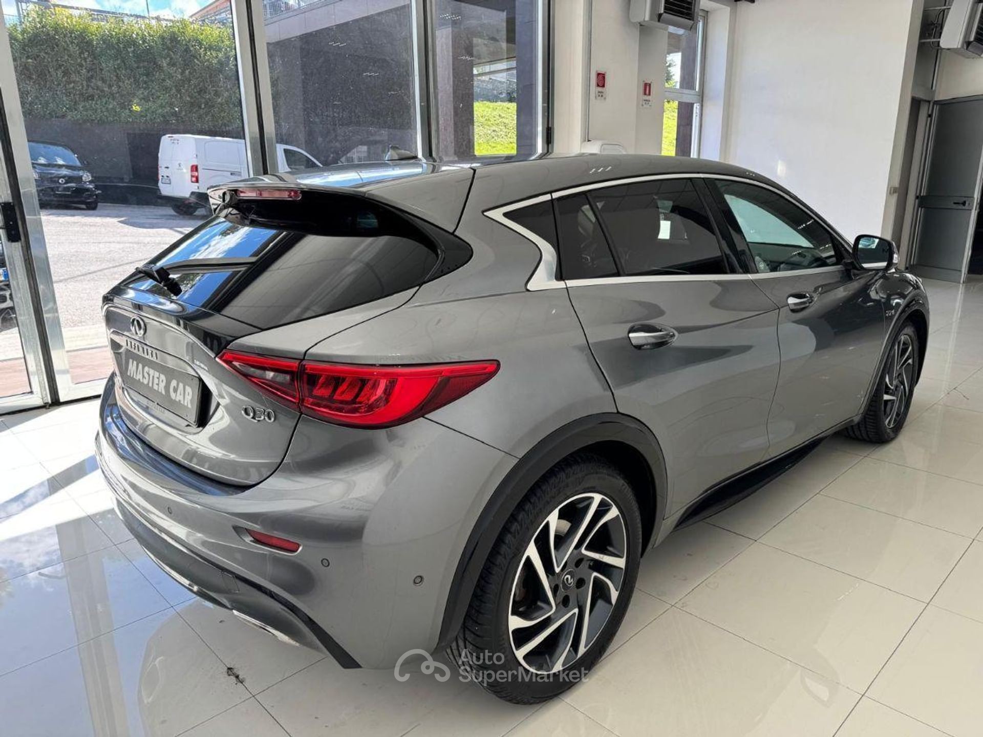 Infiniti Q30