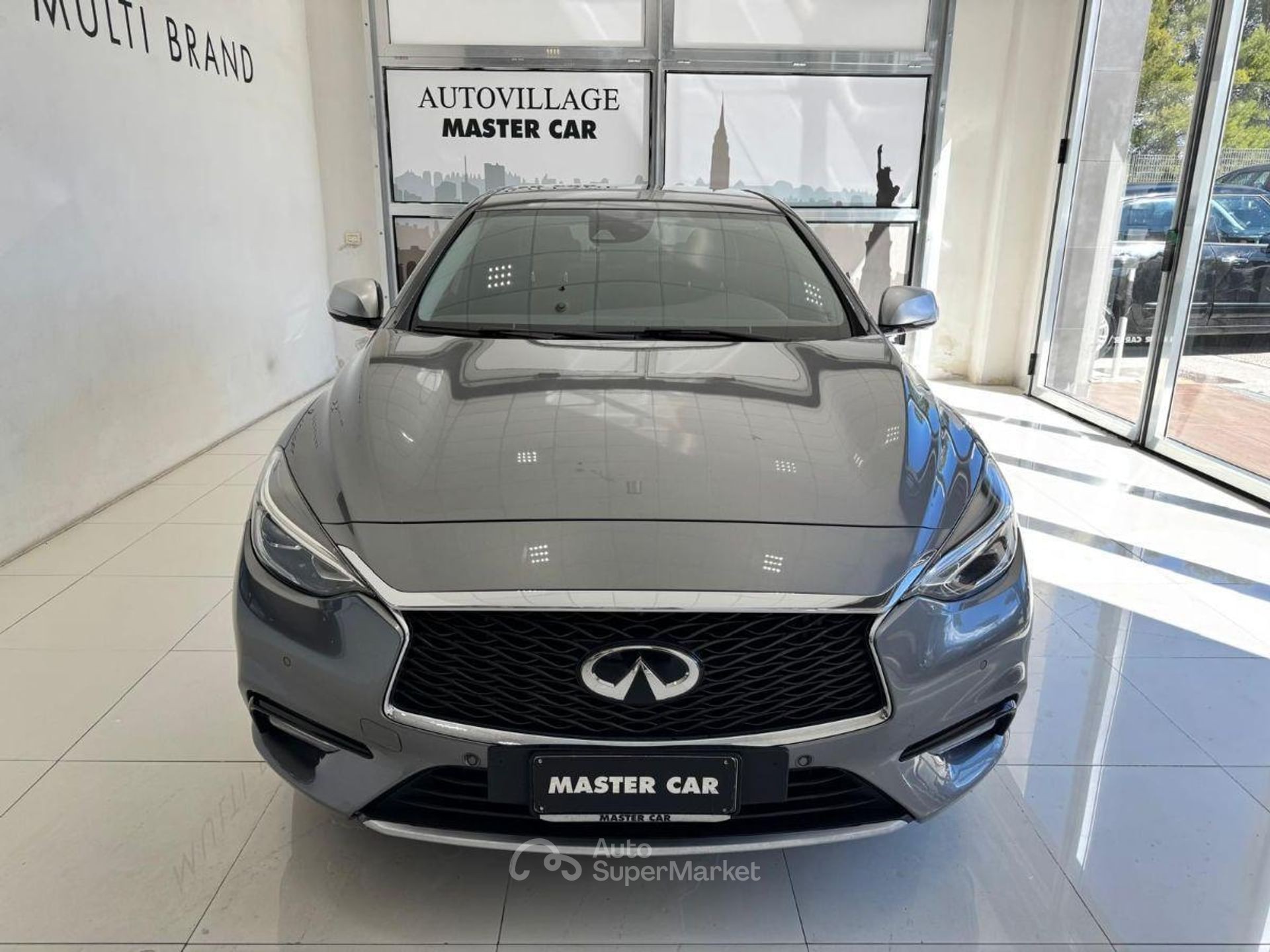 Infiniti Q30