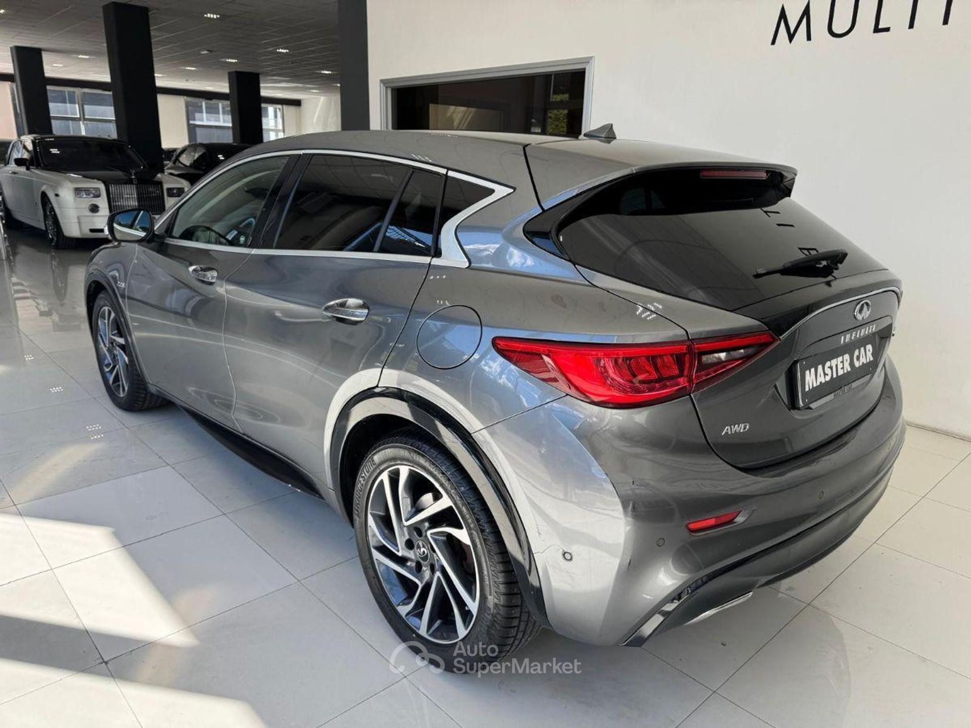 Infiniti Q30