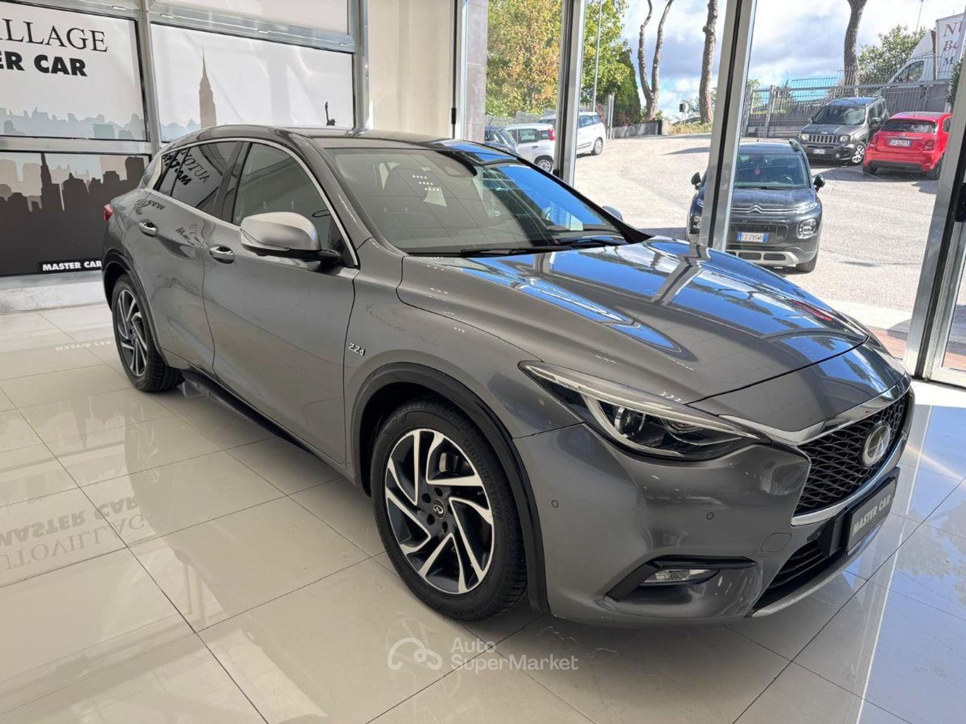 Infiniti Q30