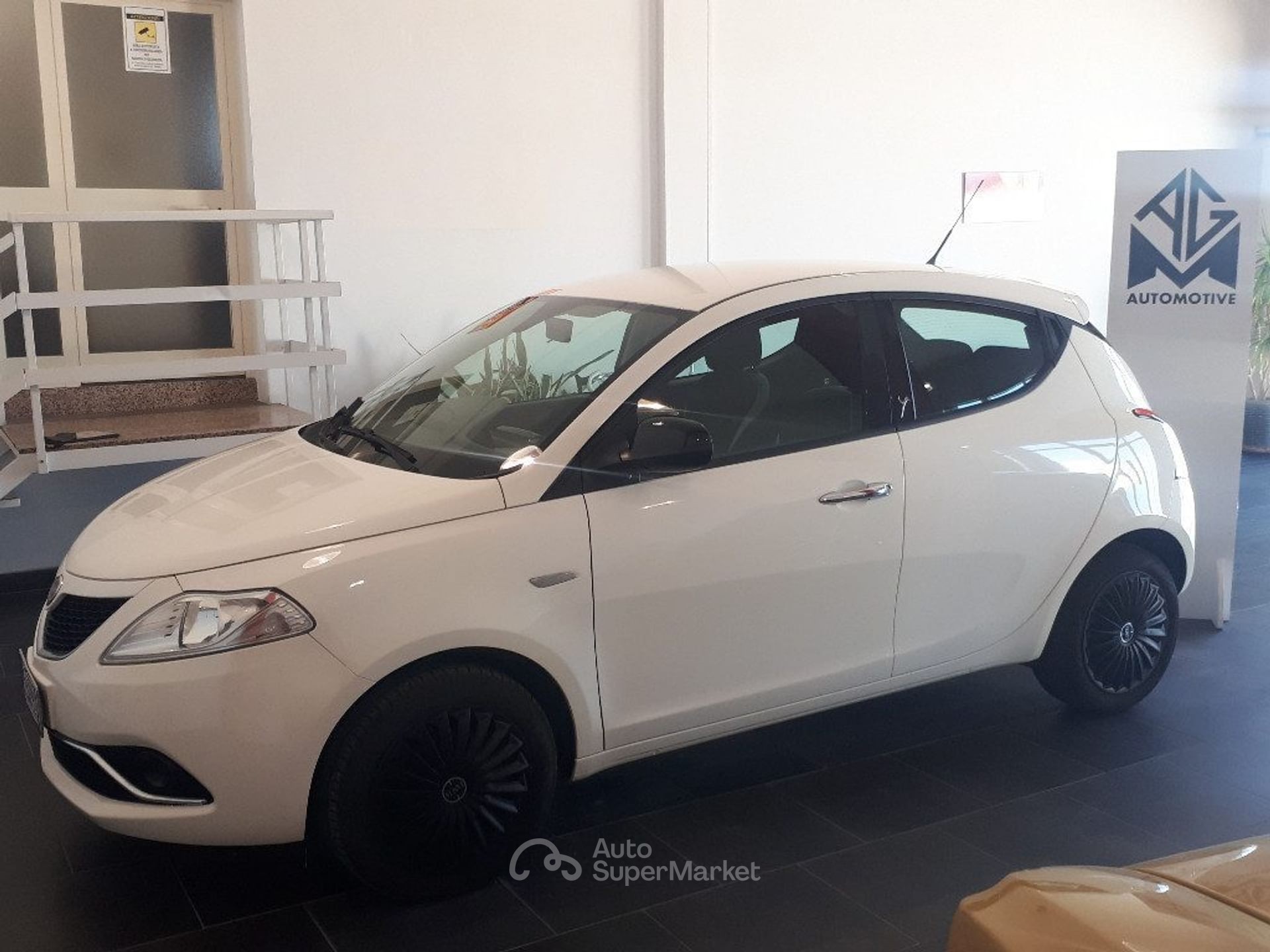 Lancia Ypsilon