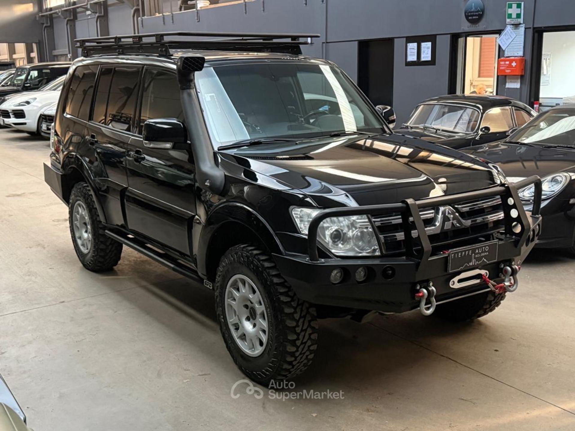 Mitsubishi Pajero 3 8 V6 24V Aut 5p Instyle VEICOLO SPECIALE Usata Mitsubishi Pajero 3 8 V6 24V Aut 5p Instyle VEICOLO SPECIALE Usata