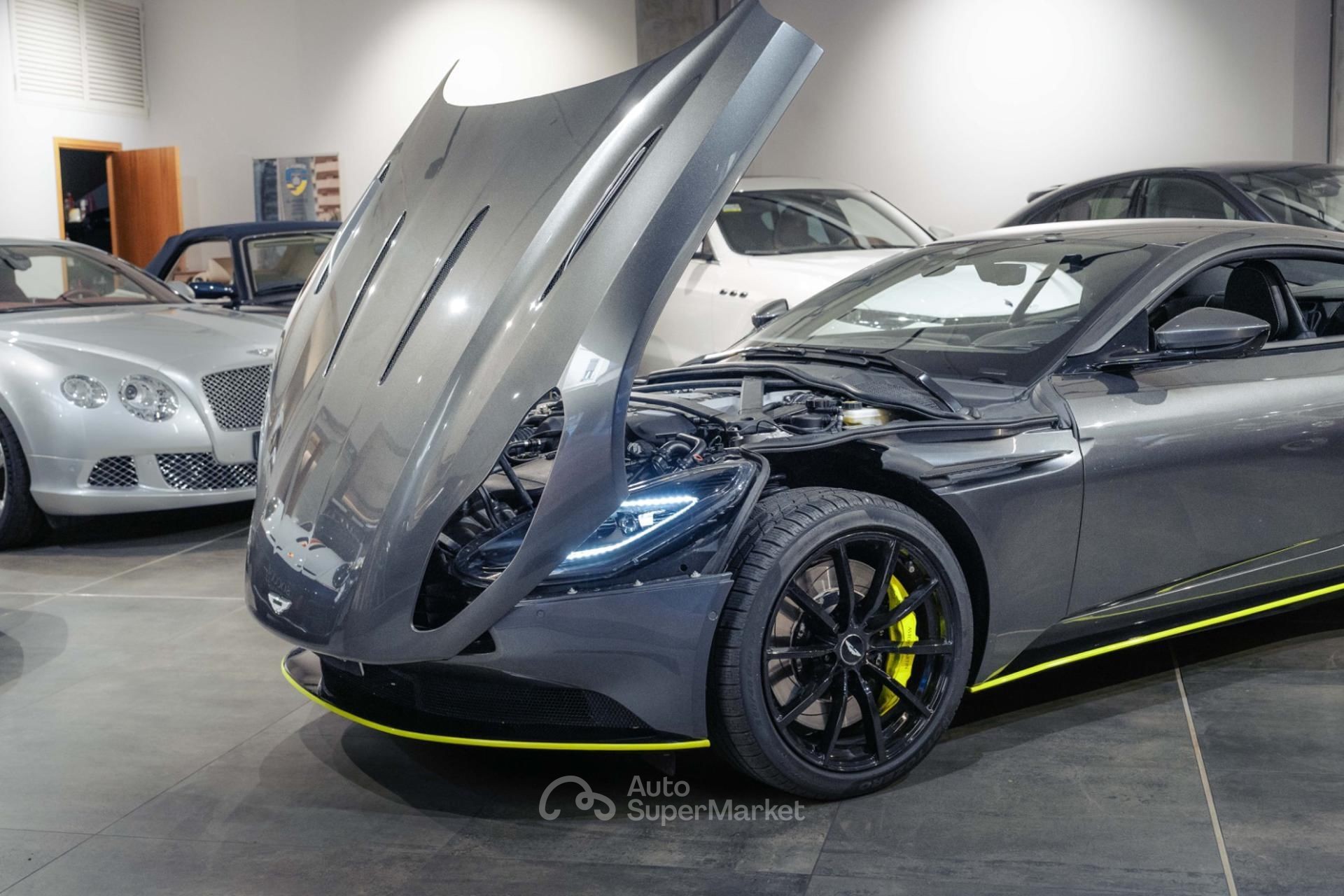 Aston Martin DB11