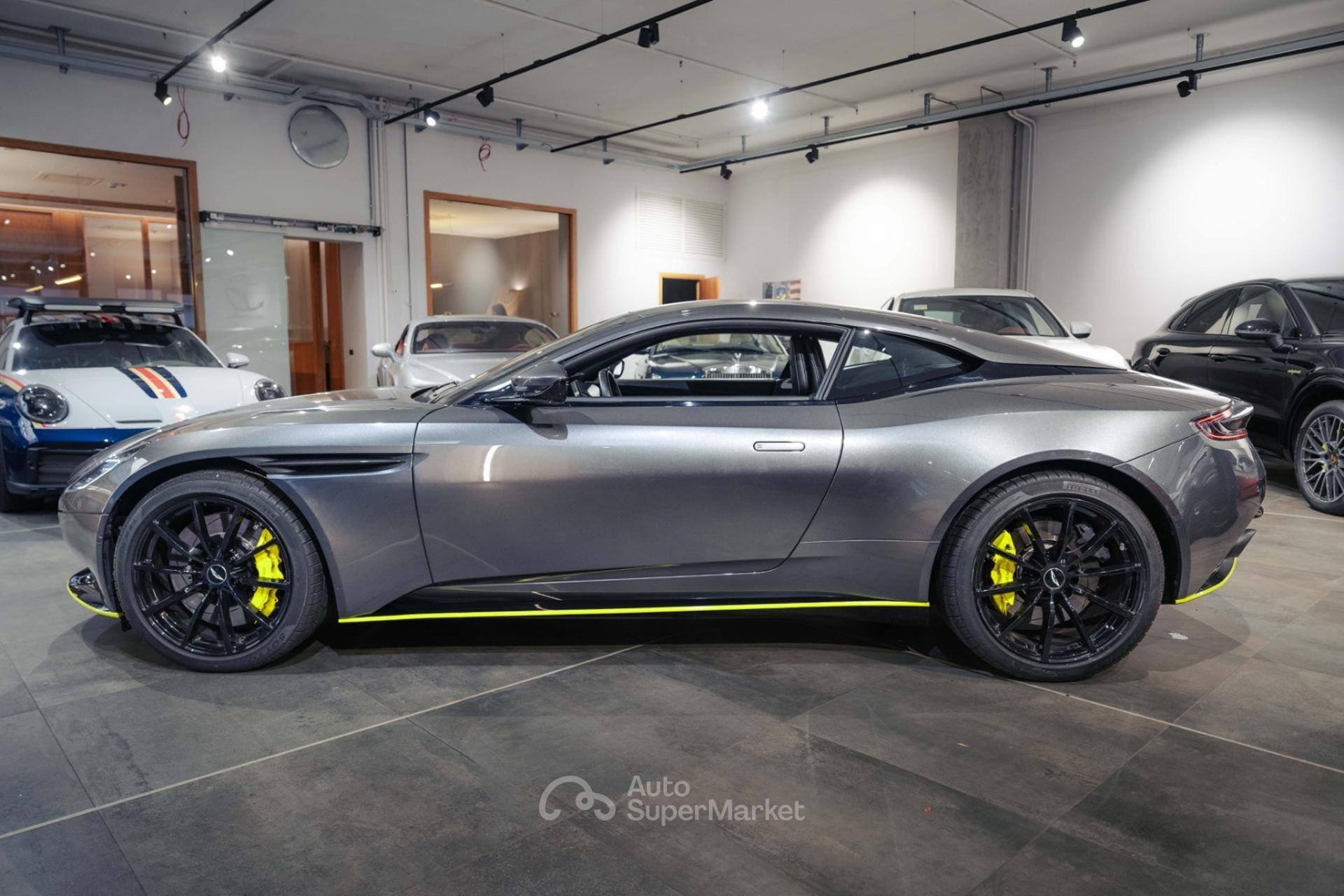 Aston Martin DB11