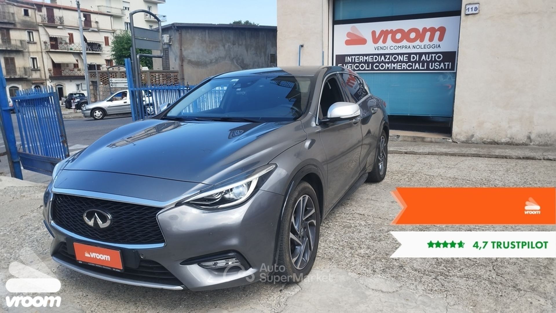 Infiniti Q30