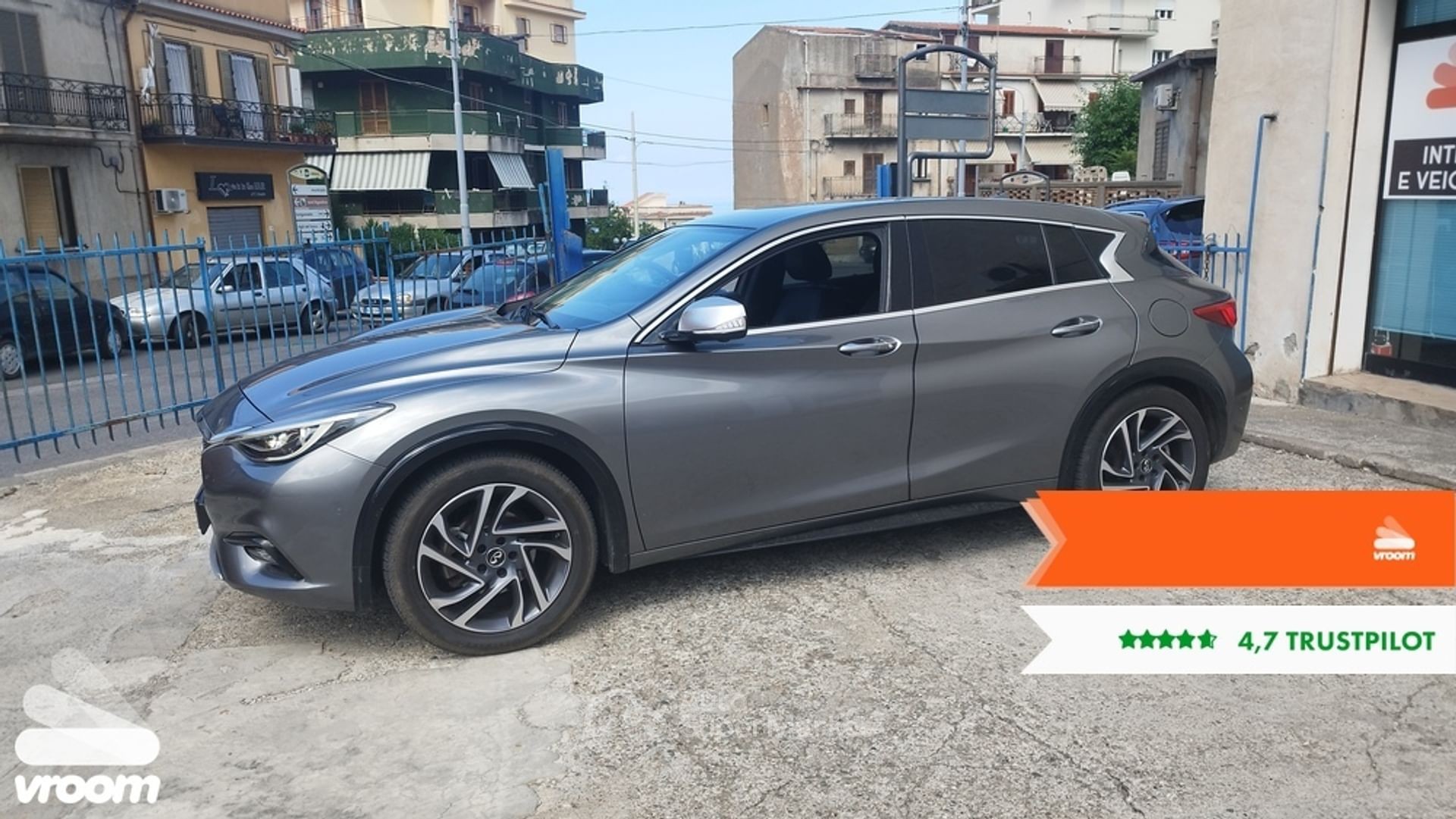 Infiniti Q30