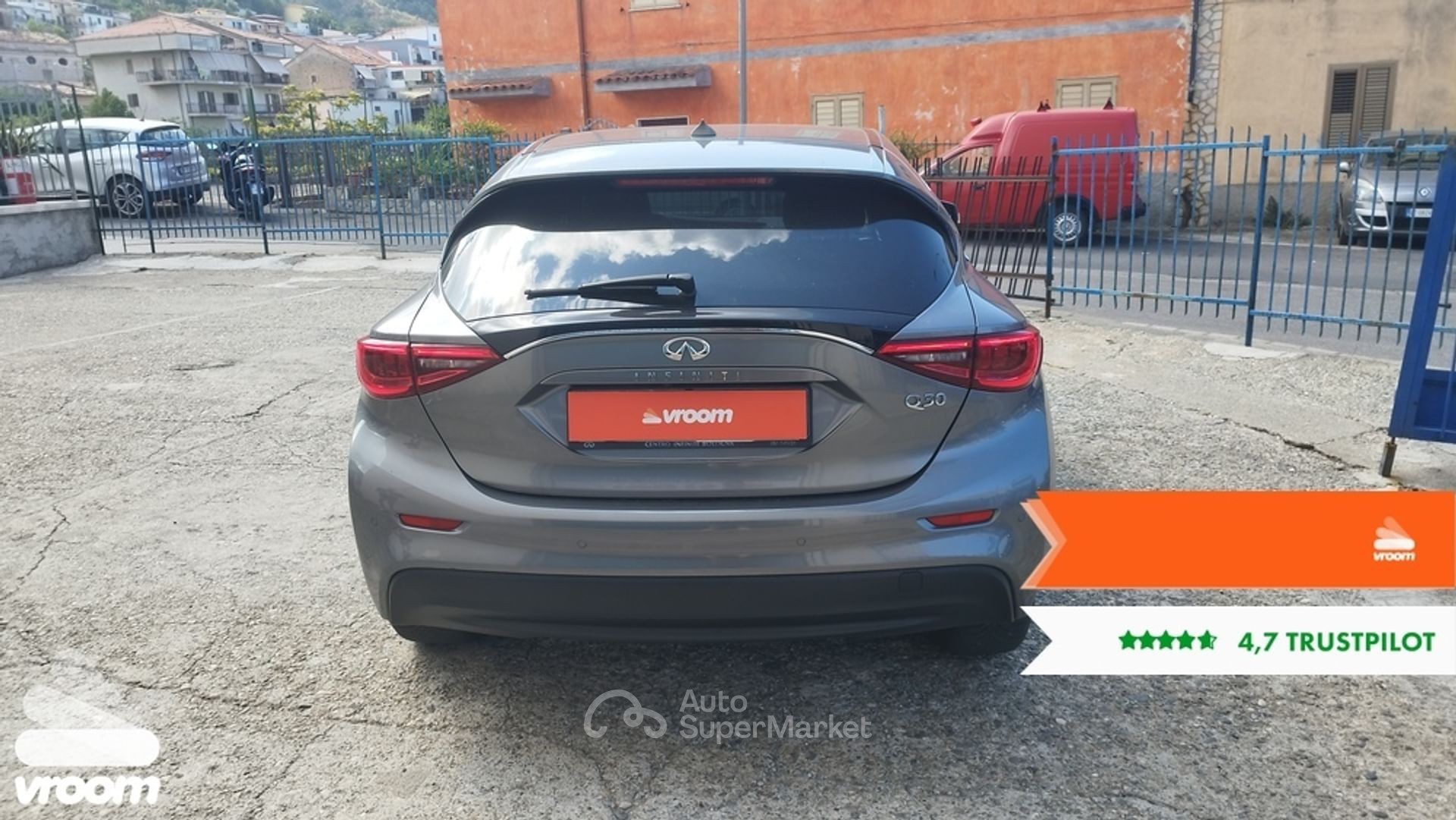 Infiniti Q30