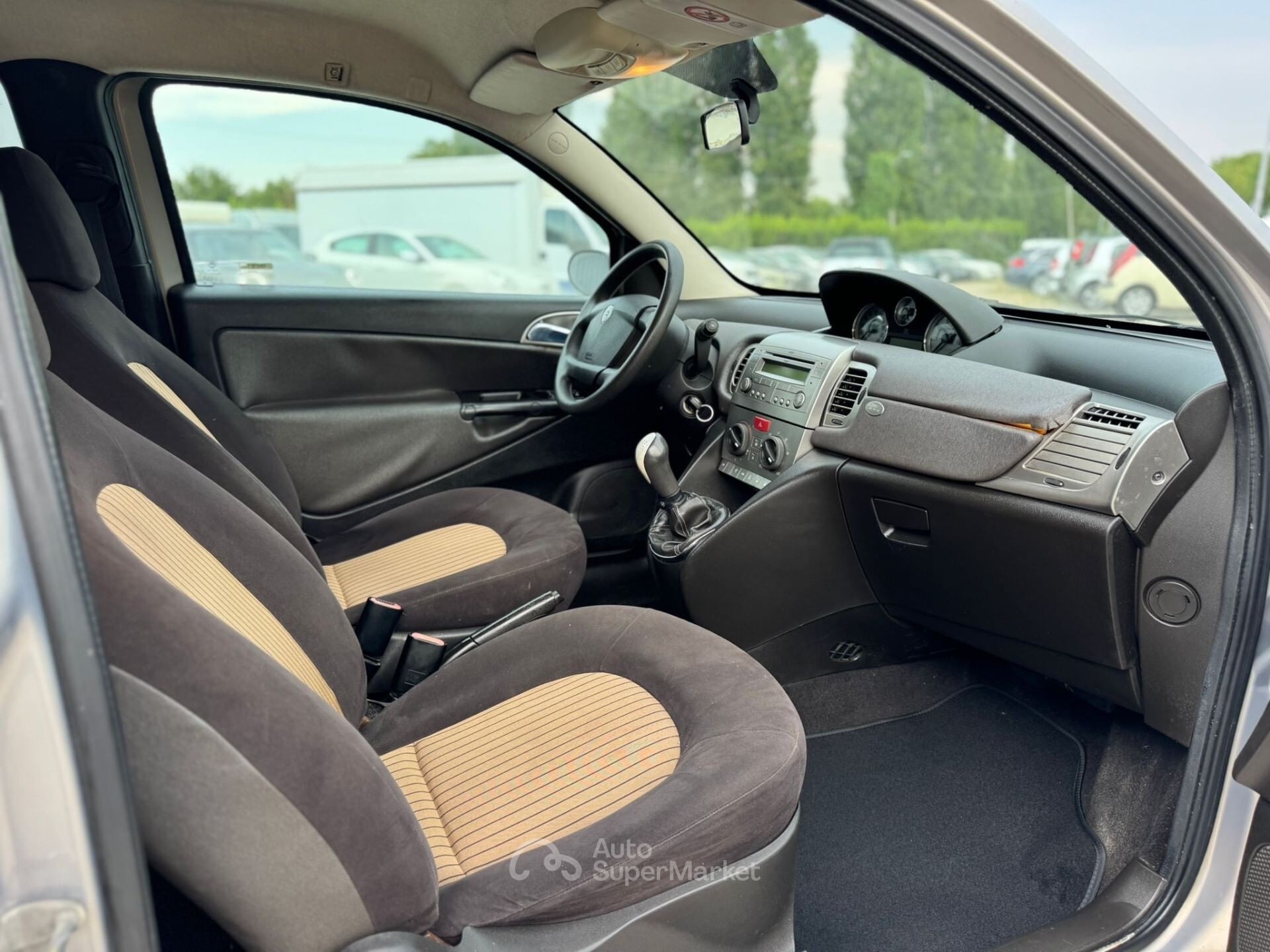 Lancia Ypsilon