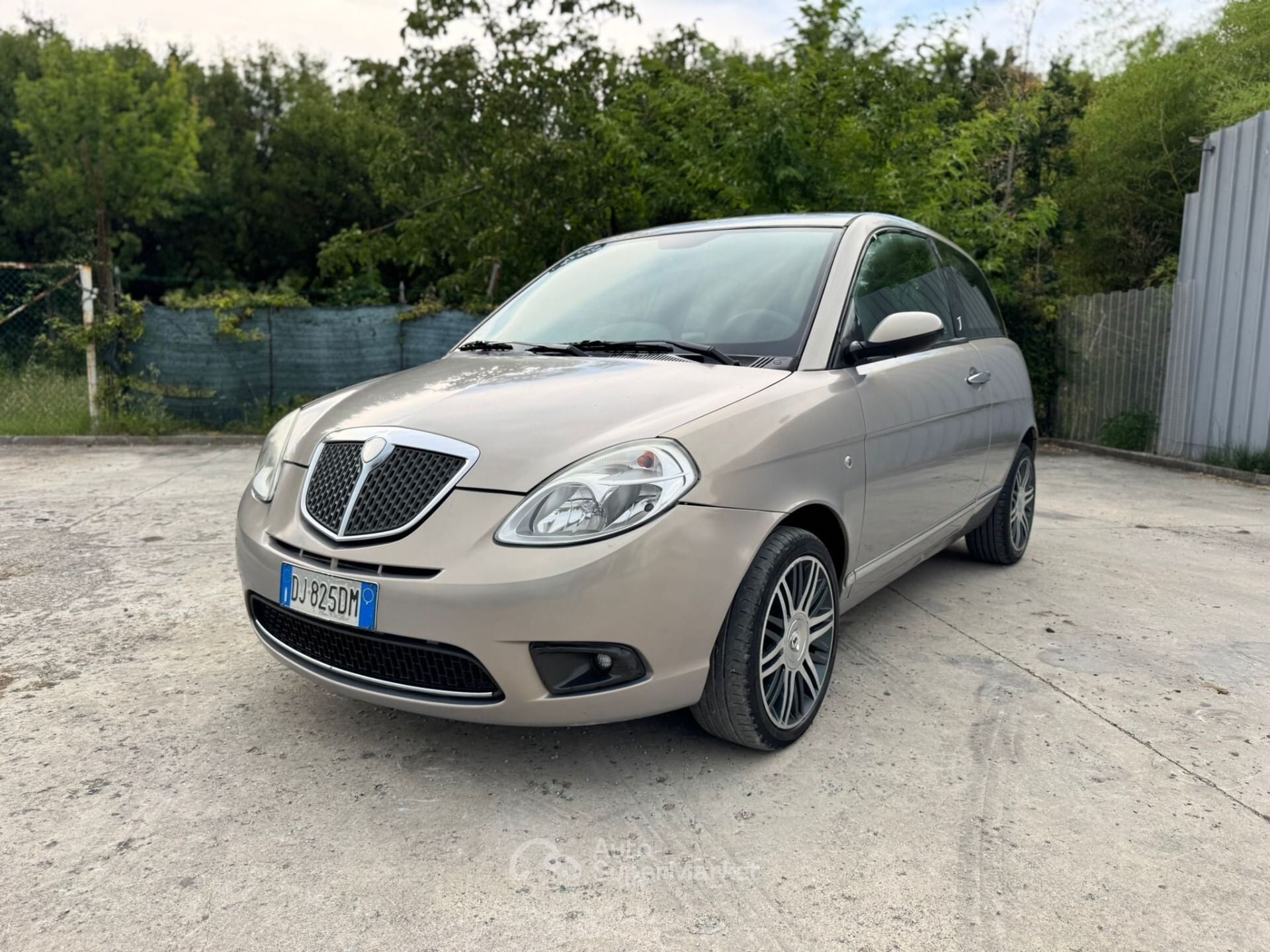 Lancia Ypsilon