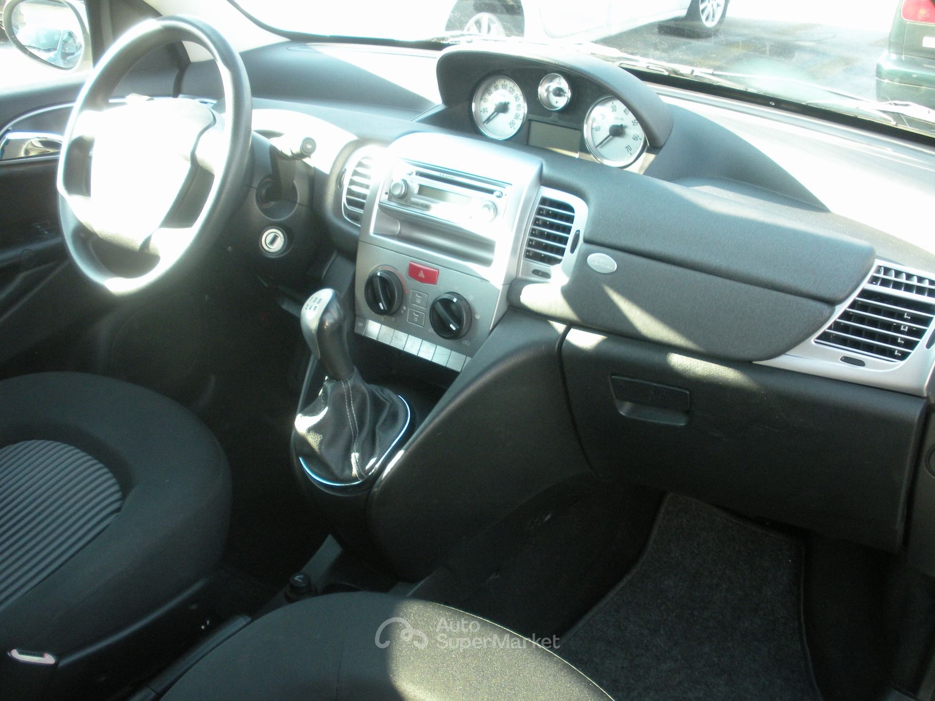 Lancia Ypsilon