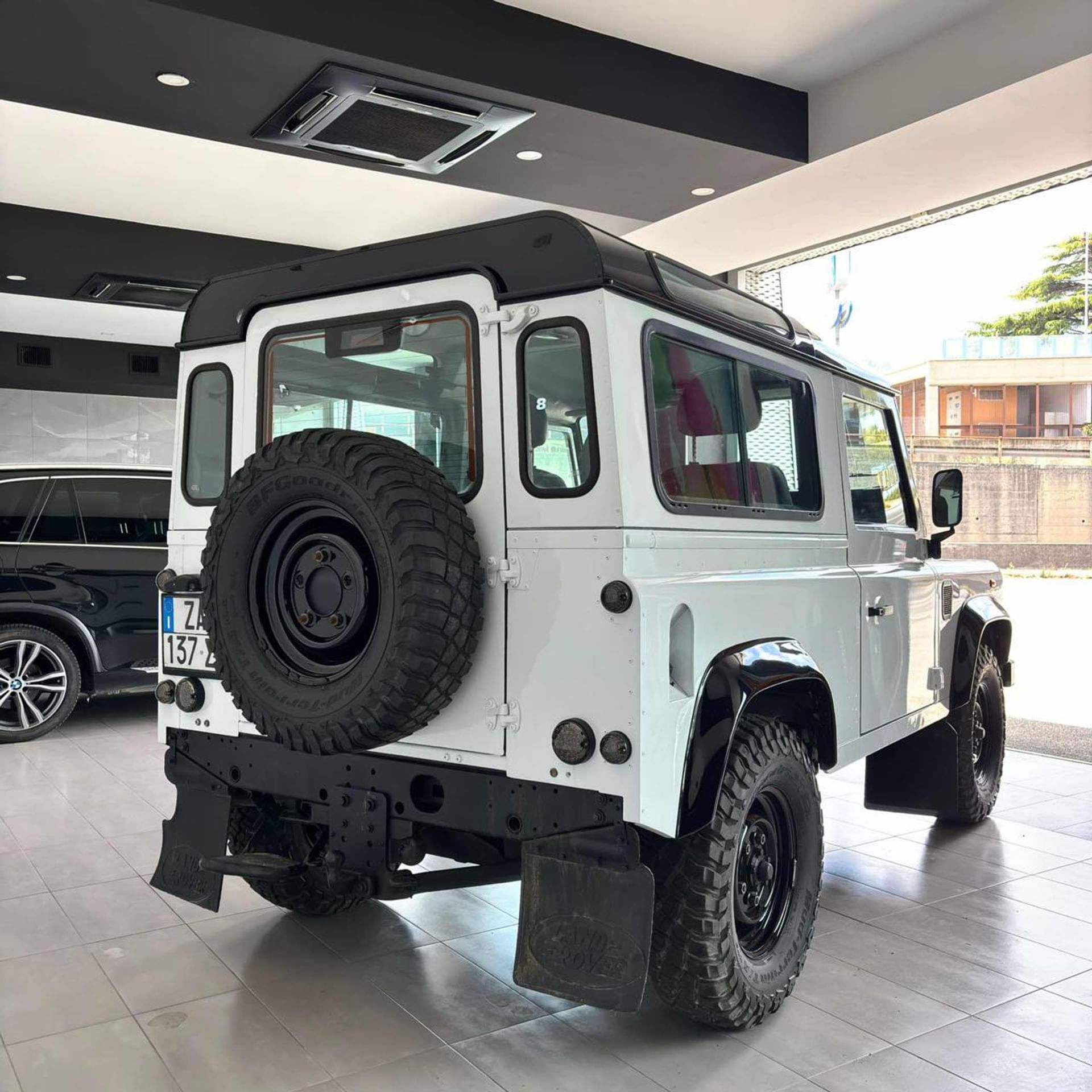 Land Rover Defender