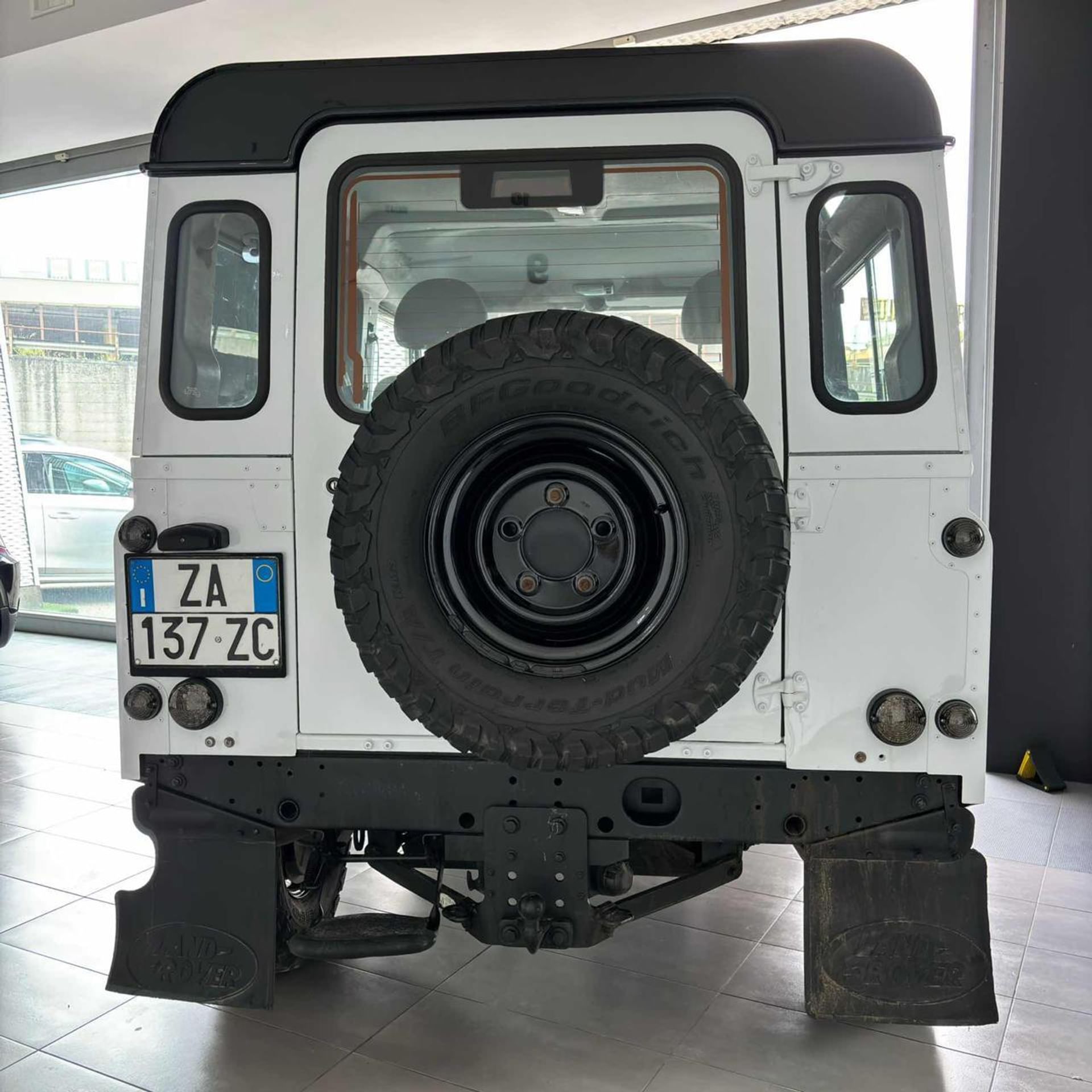 Land Rover Defender