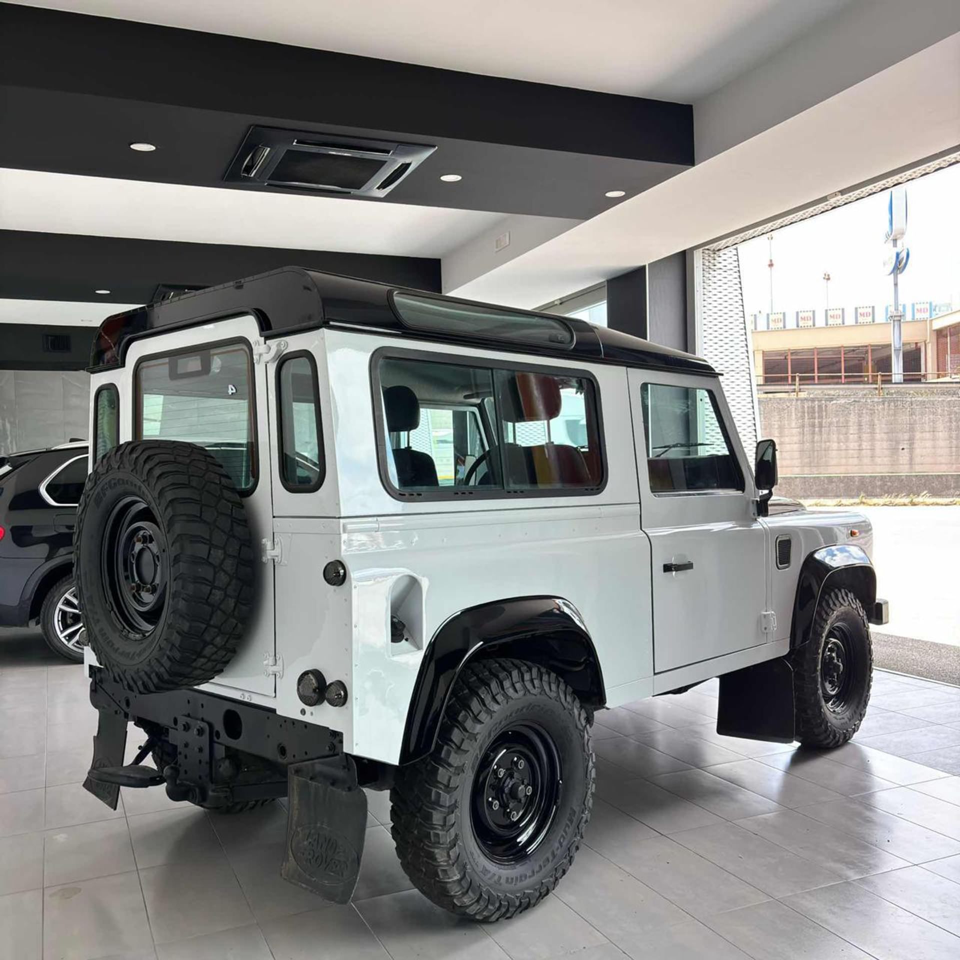 Land Rover Defender