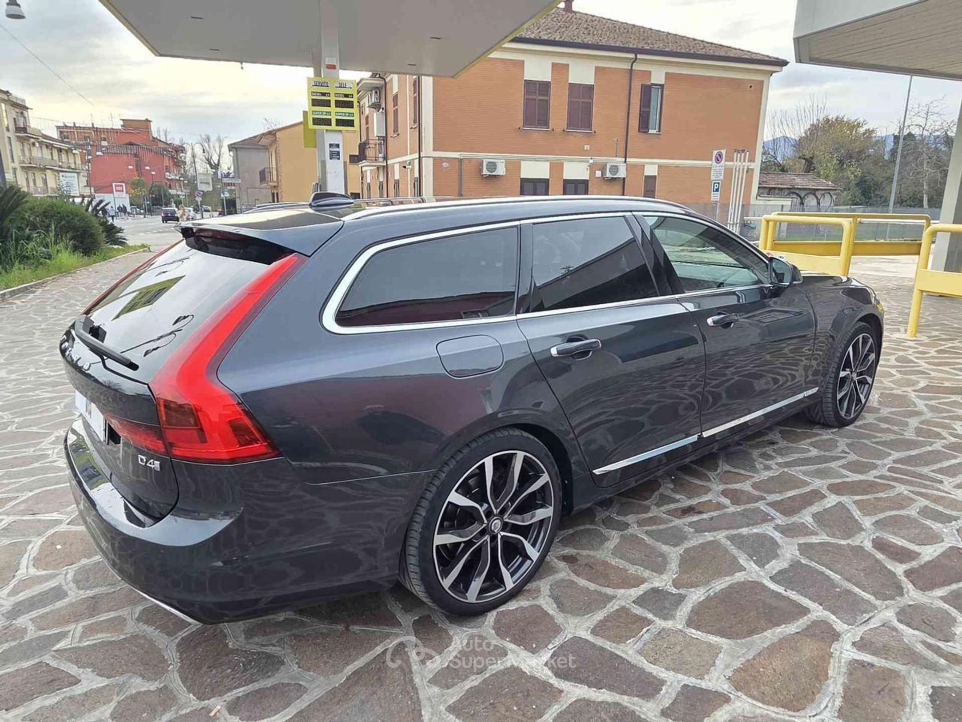 Volvo V90