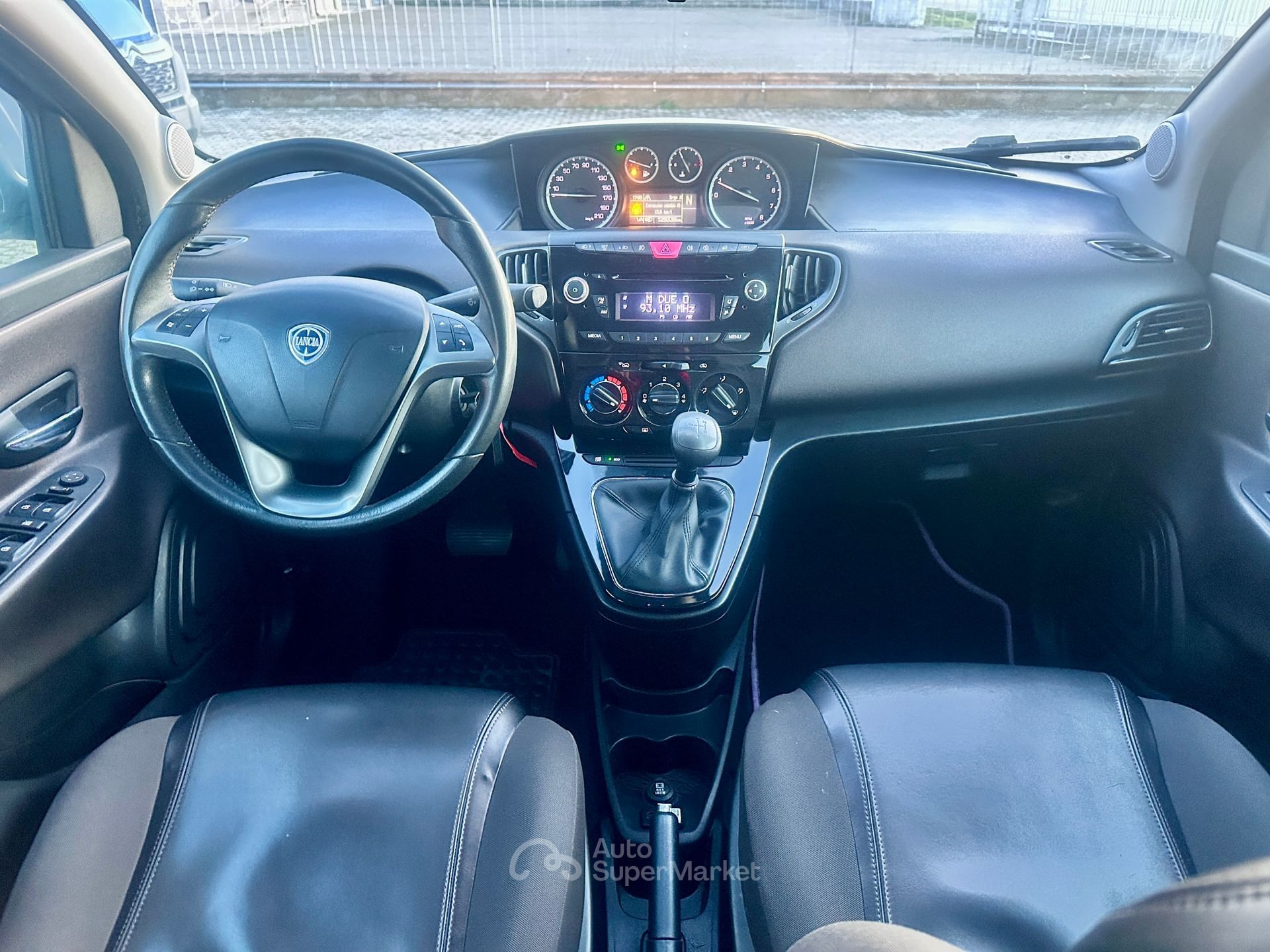 Lancia Ypsilon